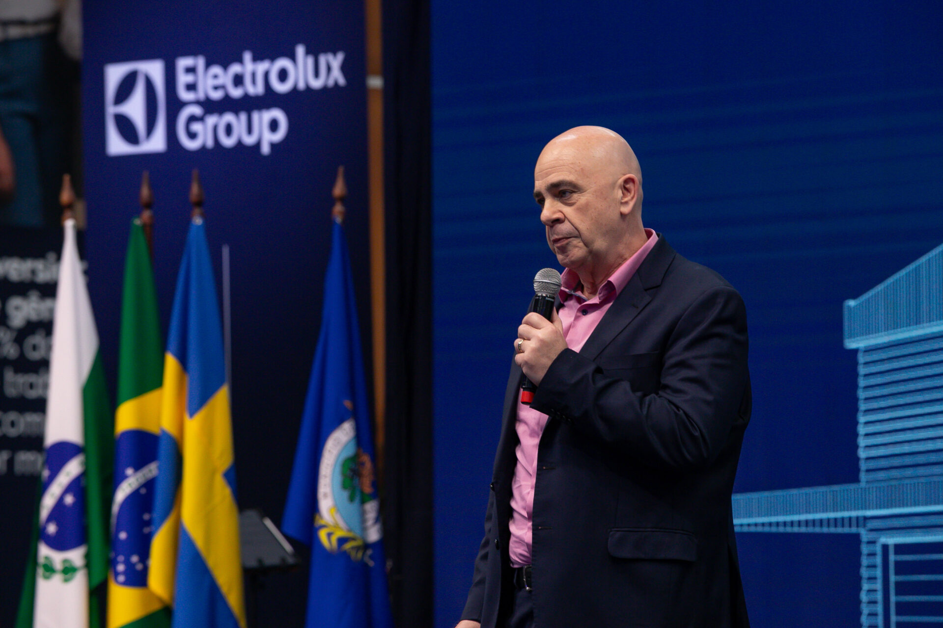 Com apoio do Estado, Electrolux inaugura fábrica em São José dos Pinhais