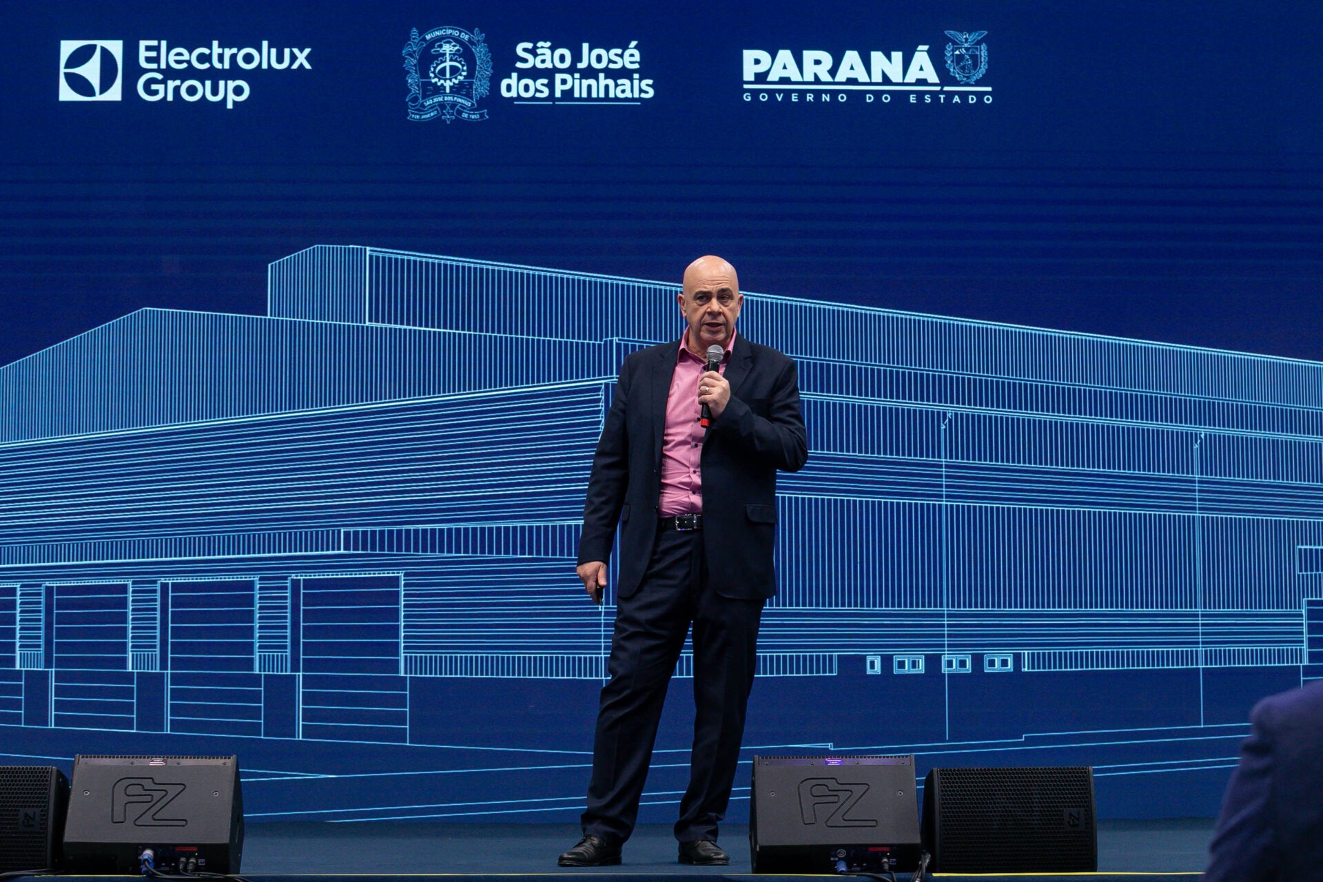 Com apoio do Estado, Electrolux inaugura fábrica em São José dos Pinhais