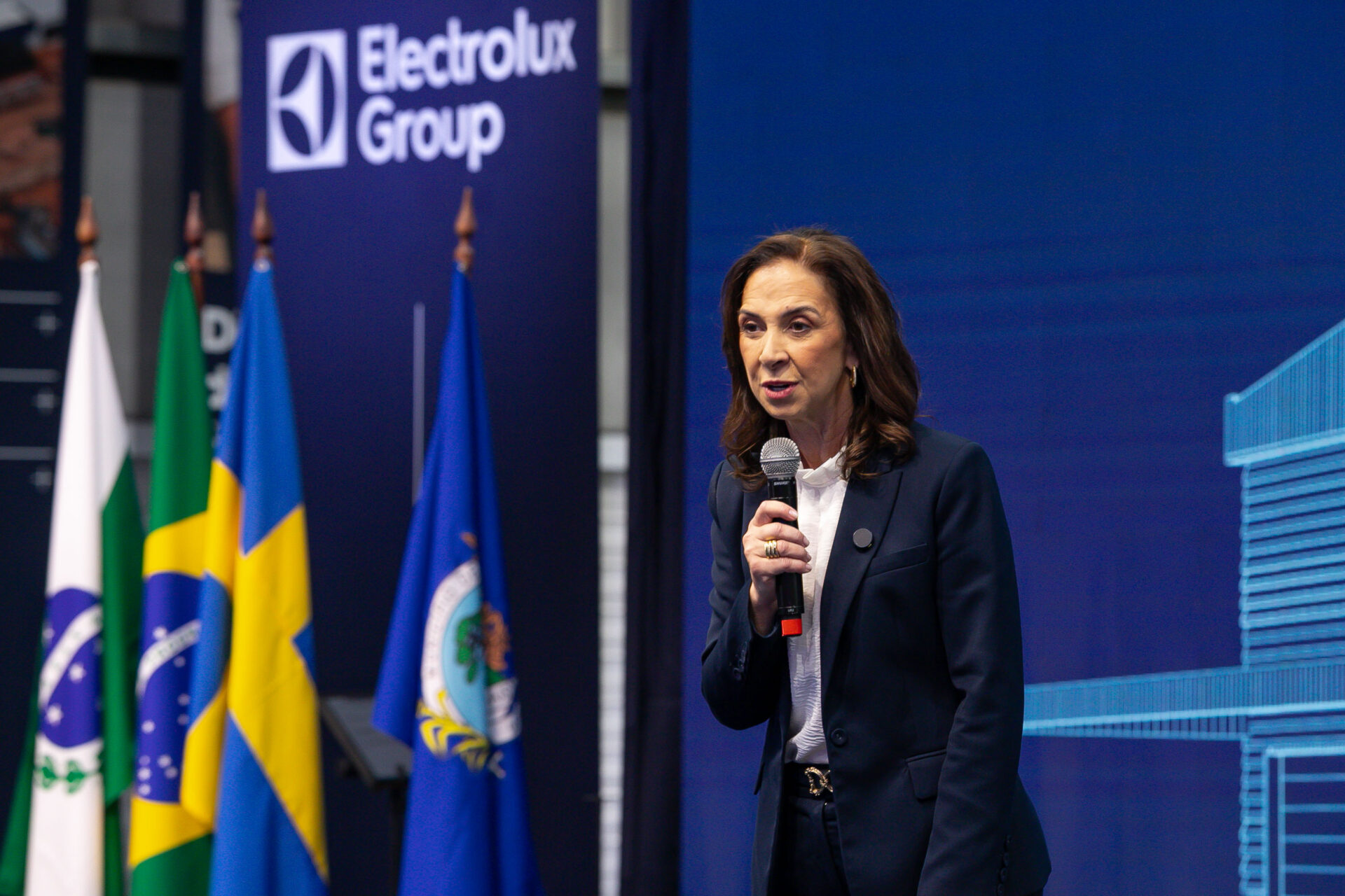 Com apoio do Estado, Electrolux inaugura fábrica em São José dos Pinhais