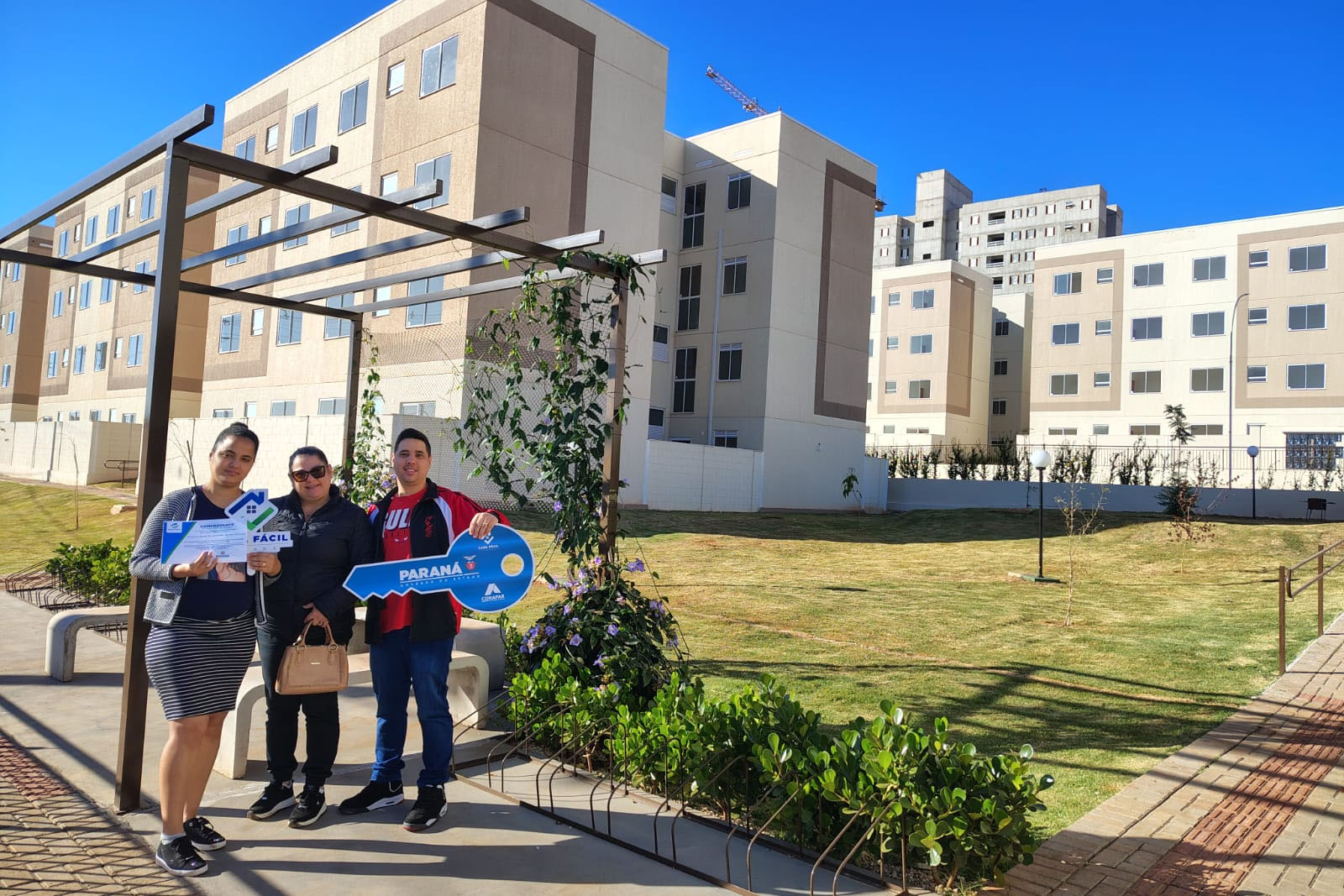 Com apoio do Estado, novo residencial com 240 imóveis é entregue em Londrina