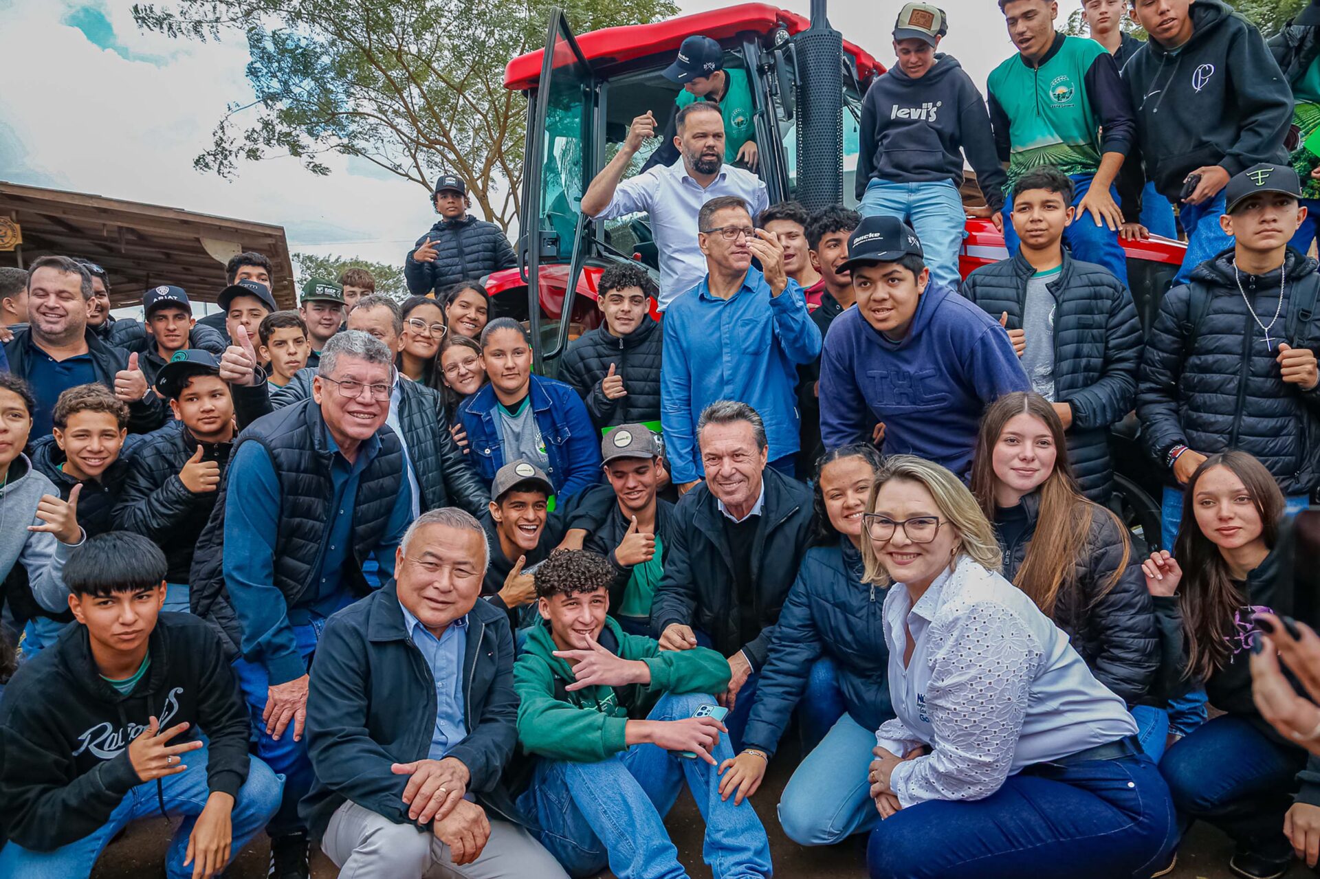 Estado entrega equipamentos para 11 colégios agrícolas e nova unidade em Goioerê