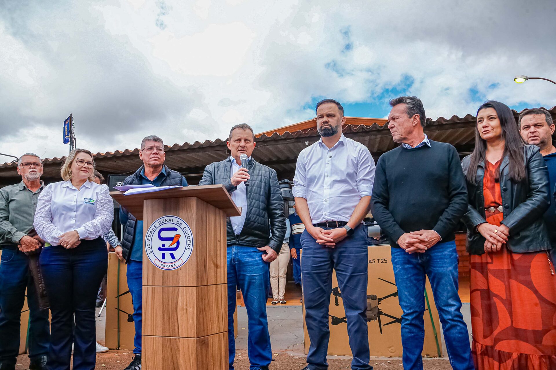 Estado entrega equipamentos para 11 colégios agrícolas e nova unidade em Goioerê