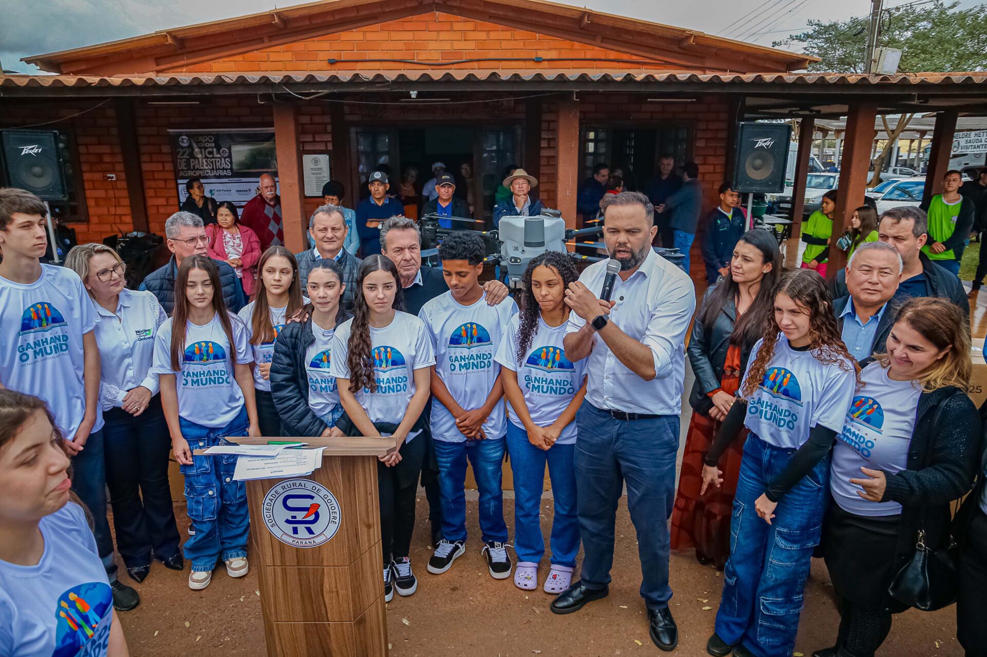 Estado entrega equipamentos para 11 colégios agrícolas e nova unidade em Goioerê