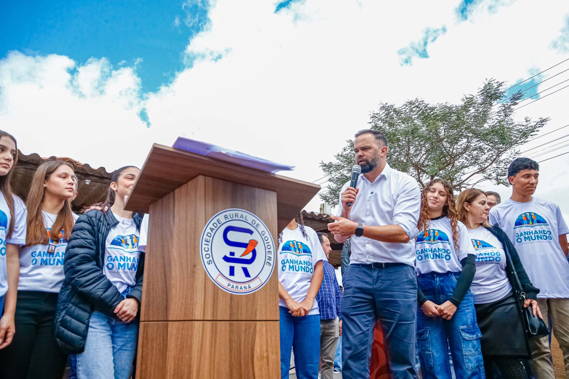 Estado entrega equipamentos para 11 colégios agrícolas e nova unidade em Goioerê