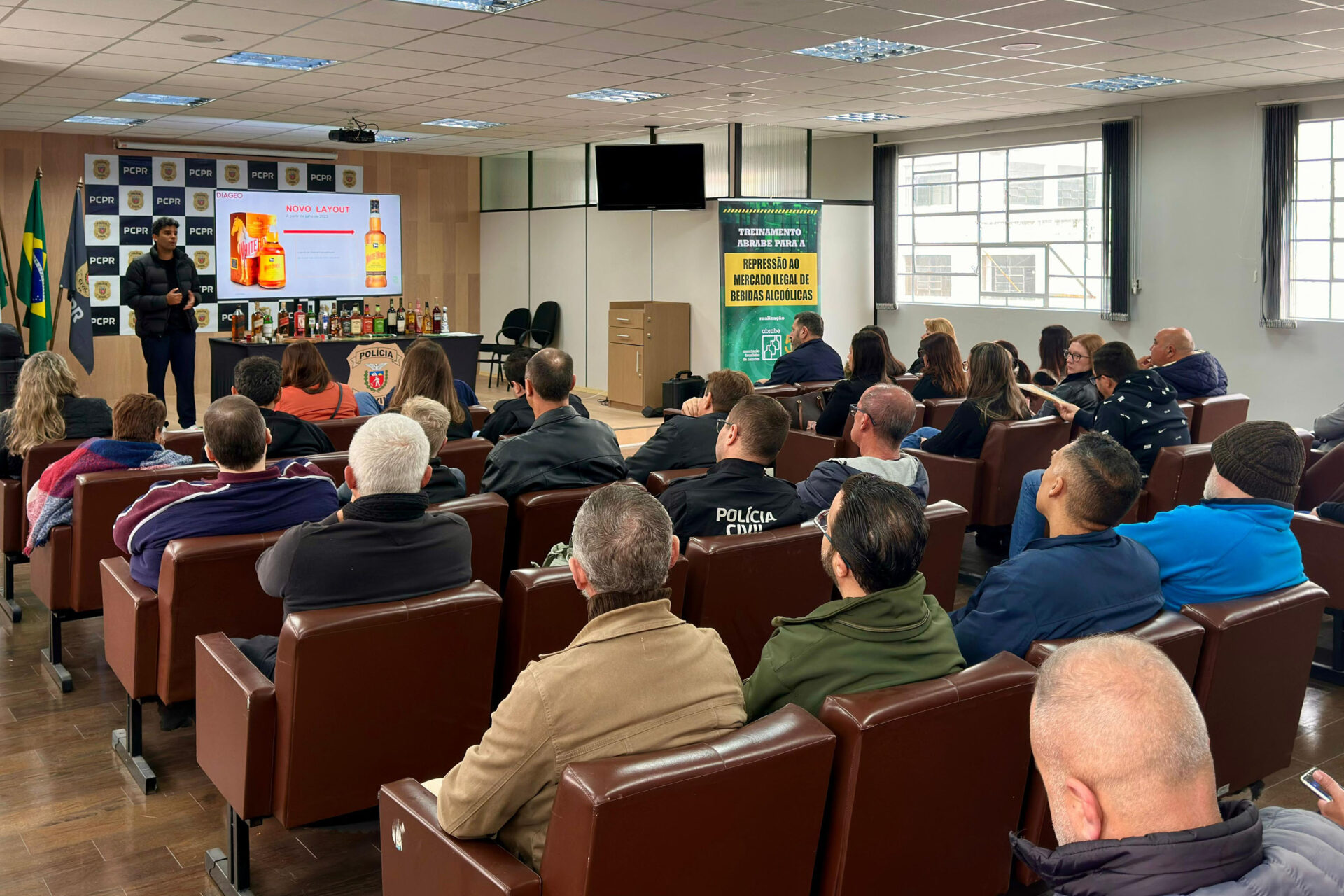 PCPR recebe treinamento para identificar bebidas alcóolicas falsificadas
