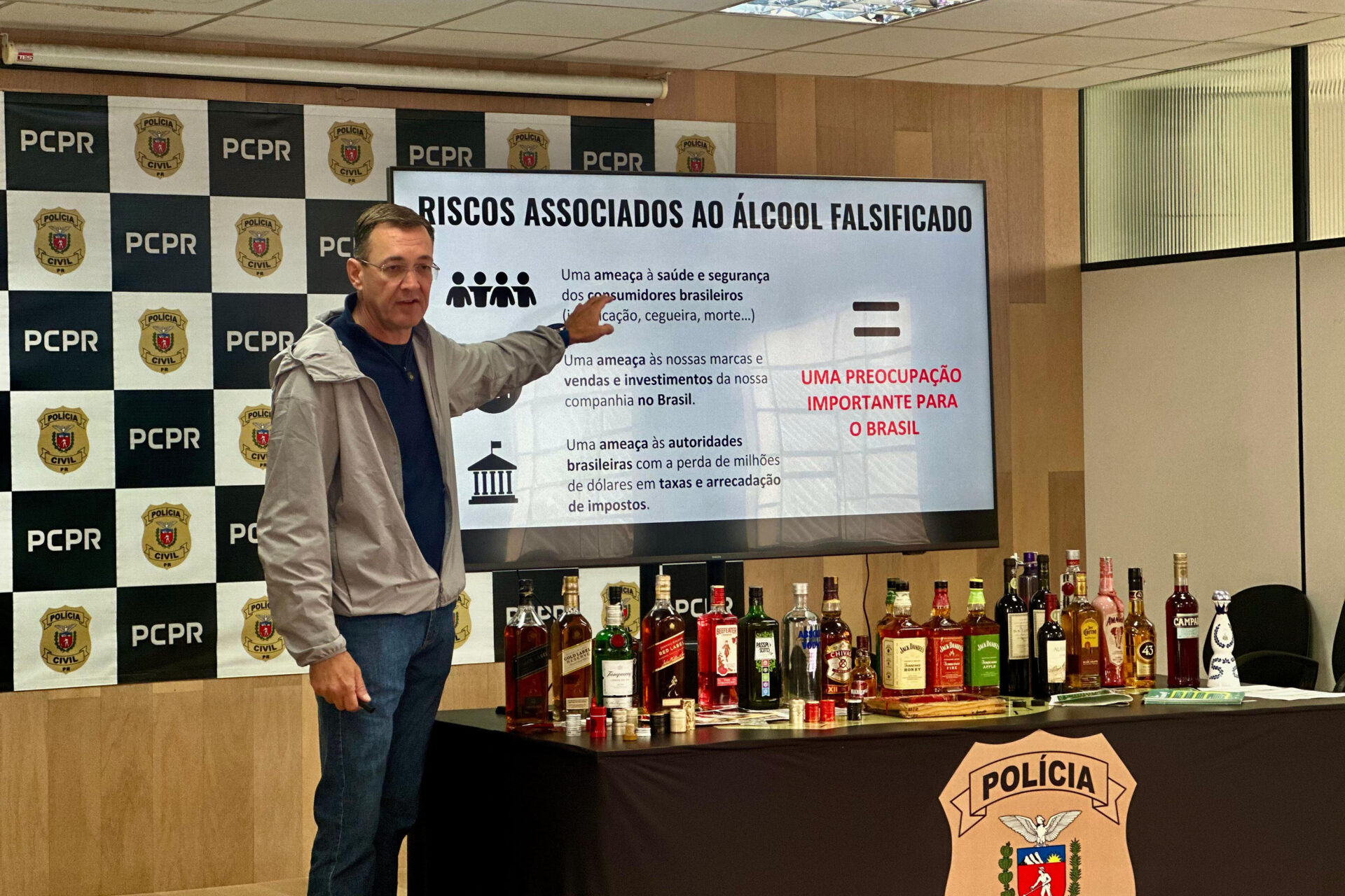 PCPR recebe treinamento para identificar bebidas alcóolicas falsificadas