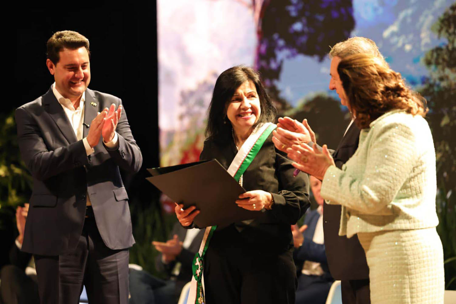 Pesquisadora Mariangela Hungria recebe a Ordem do Pinheiro, maior comenda do Paraná