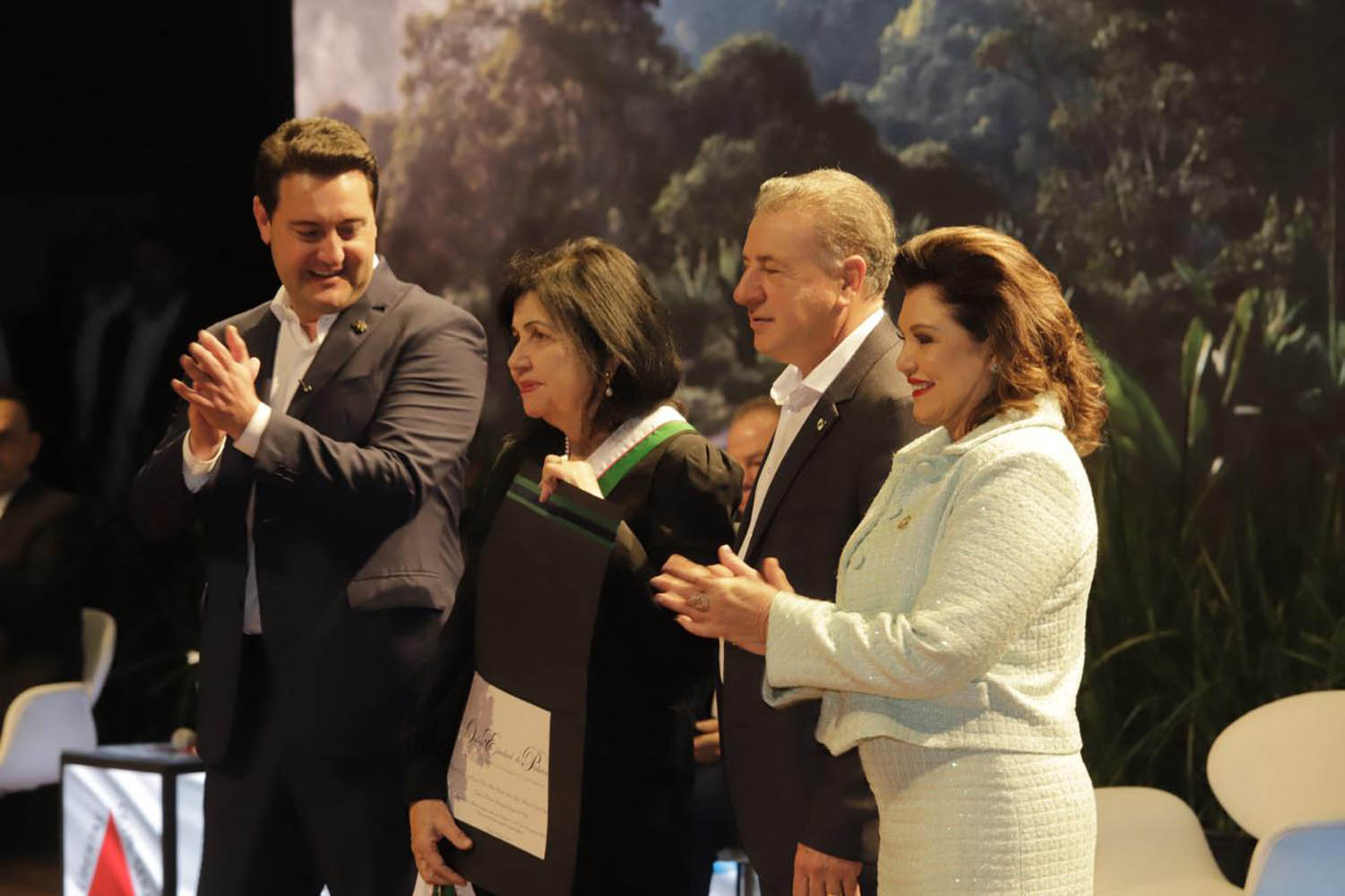 Pesquisadora Mariangela Hungria recebe a Ordem do Pinheiro, maior comenda do Paraná