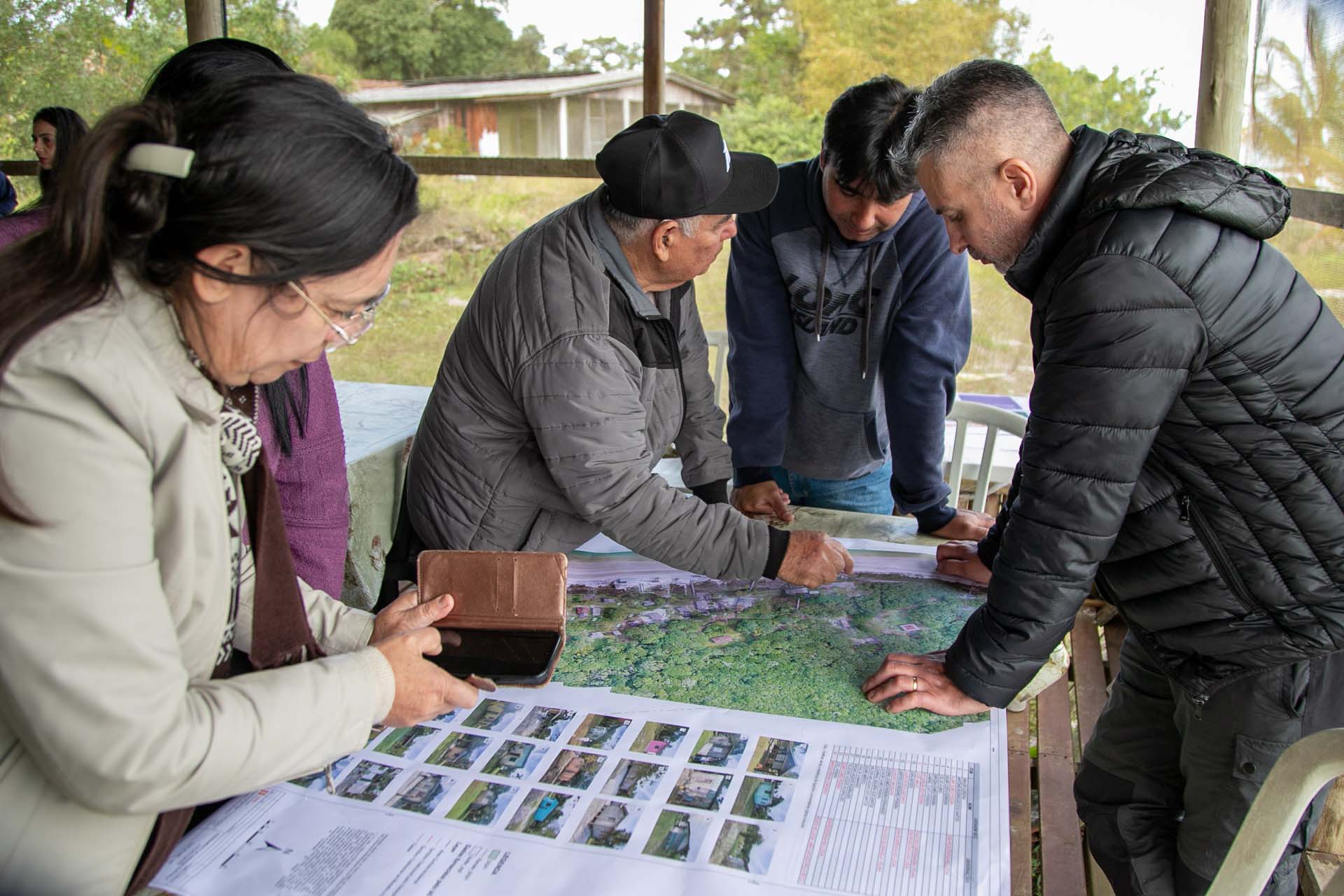 Copel apresenta a moradores da Ponta Oeste da Ilha do Mel projeto de energia solar