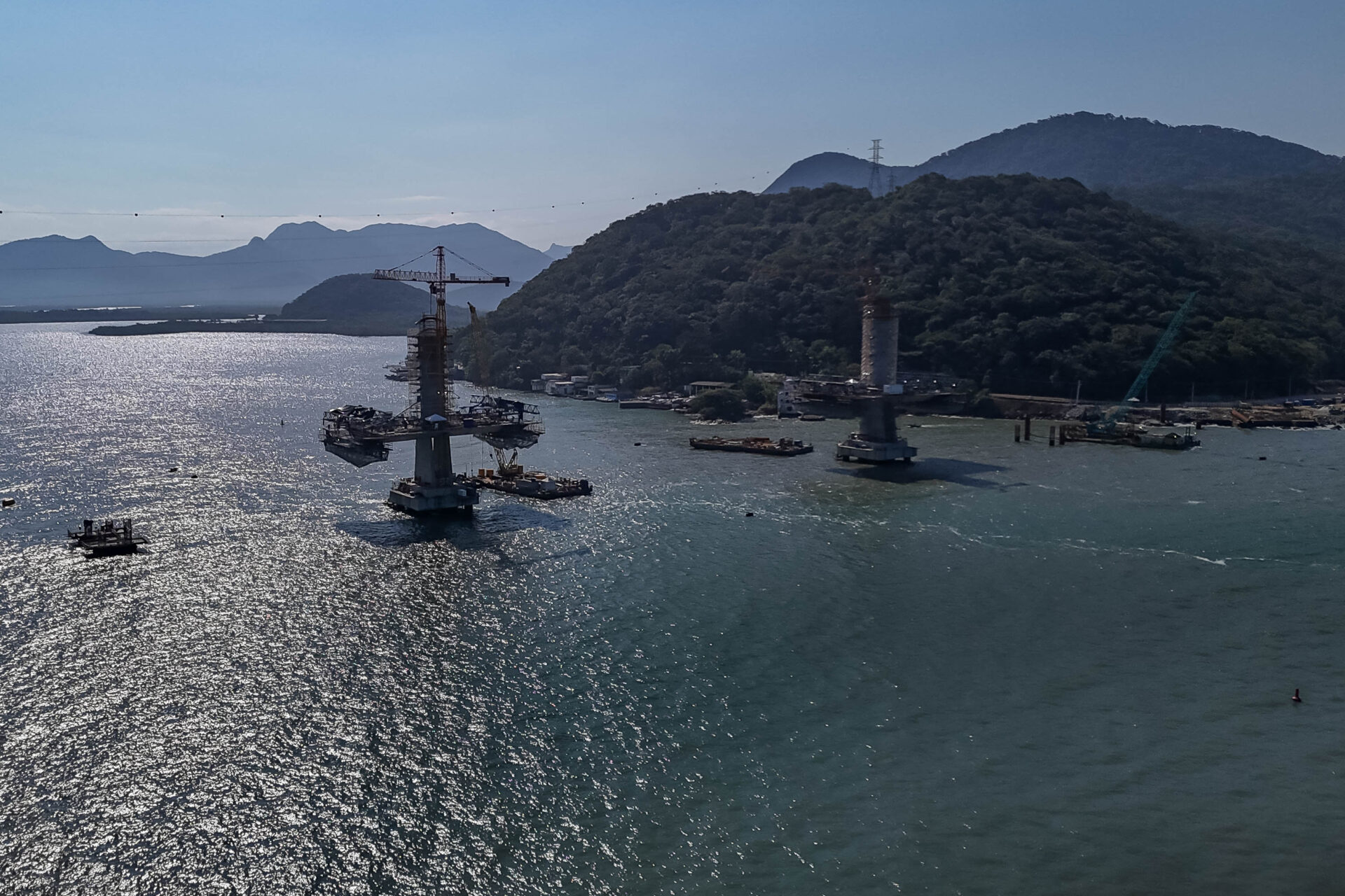Começa a instalação dos cabos de aço no trecho estaiado da Ponte de Guaratuba