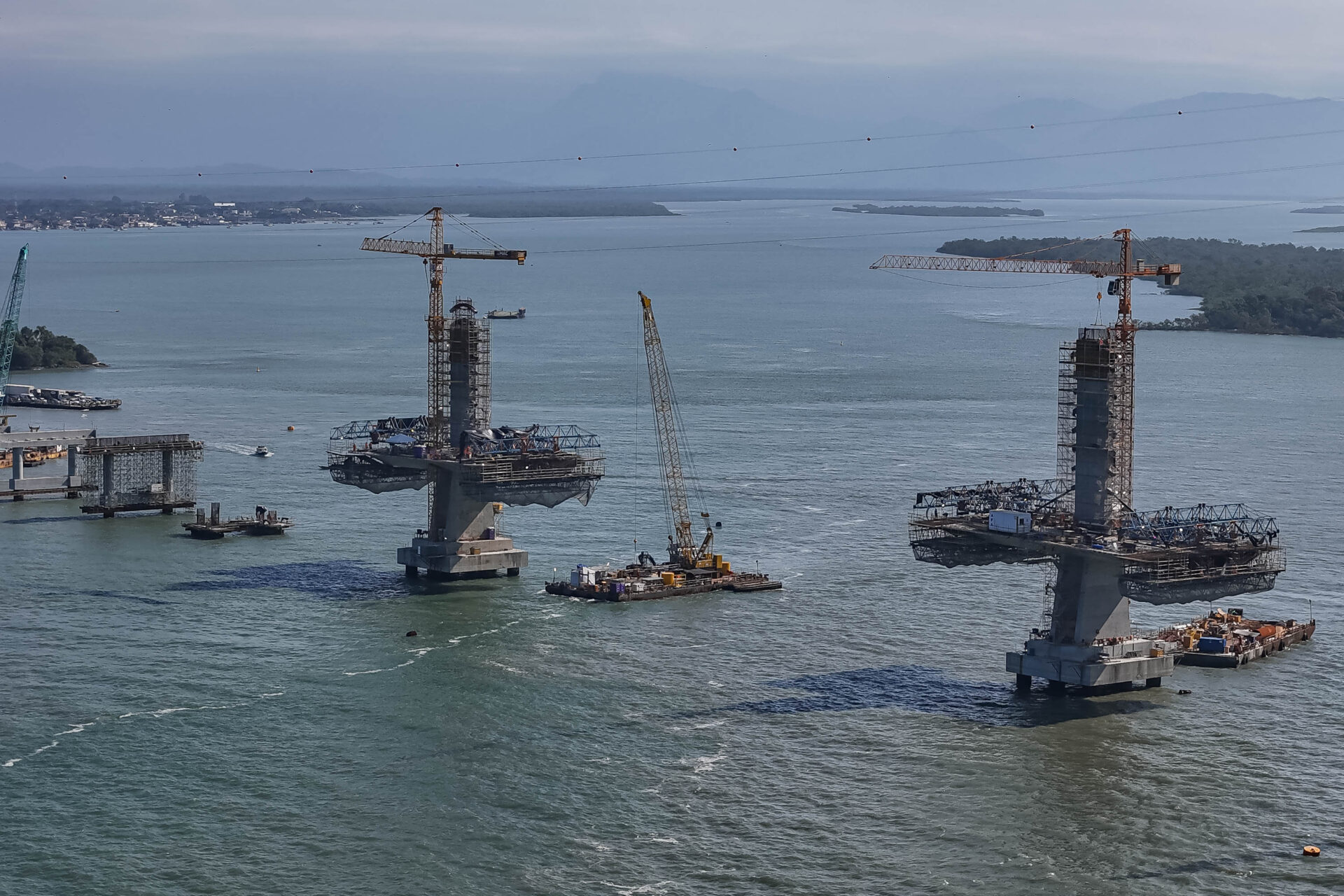 Começa a instalação dos cabos de aço no trecho estaiado da Ponte de Guaratuba