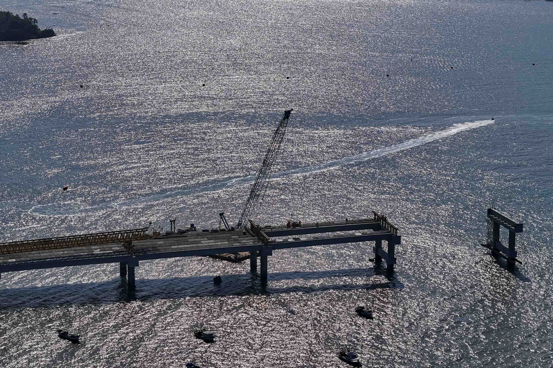 Começa a instalação dos cabos de aço no trecho estaiado da Ponte de Guaratuba