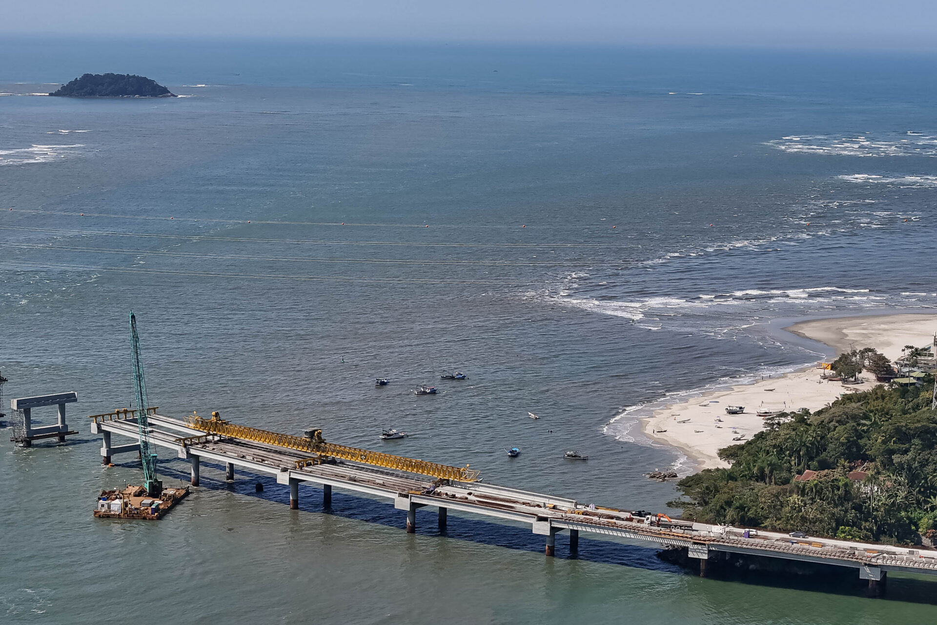 Começa a instalação dos cabos de aço no trecho estaiado da Ponte de Guaratuba