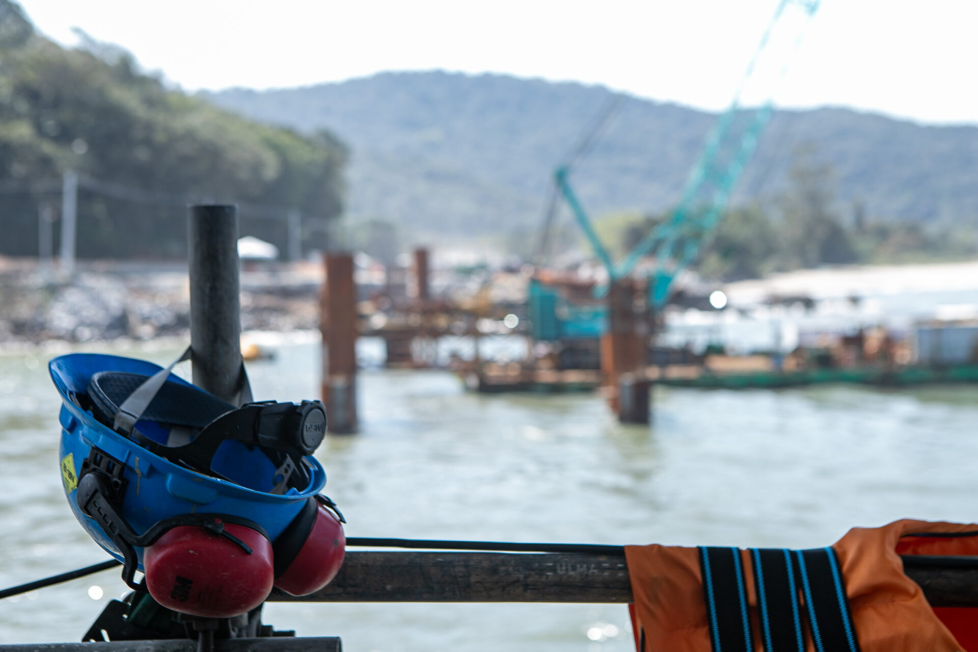 Começa a instalação dos cabos de aço no trecho estaiado da Ponte de Guaratuba