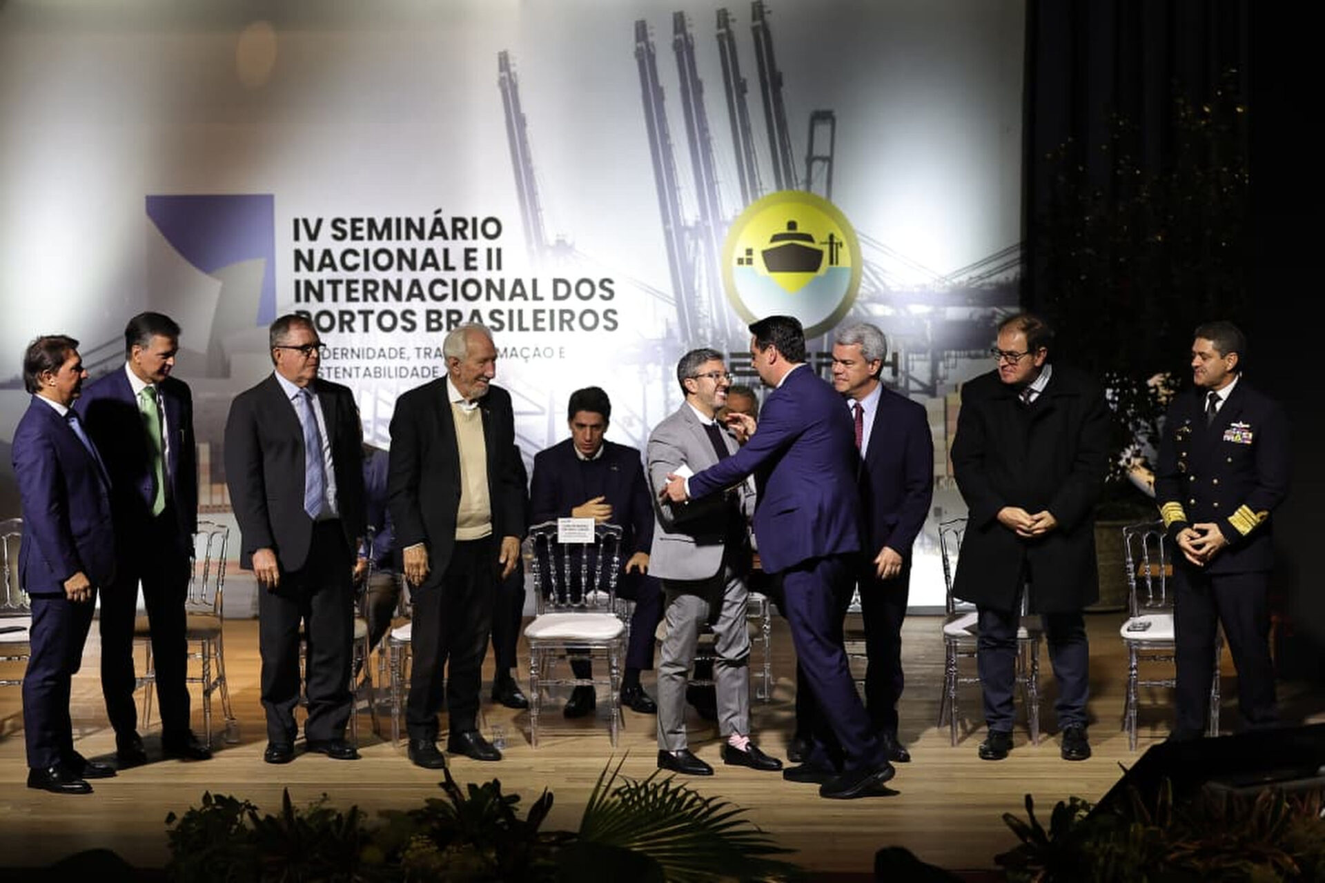 Logística eficiente impulsiona crescimento do Paraná, afirma governador em evento portuário