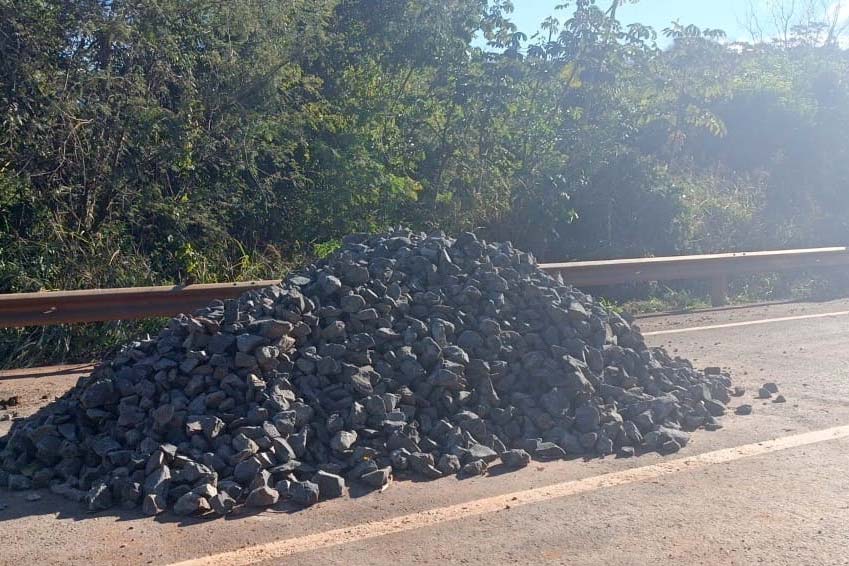 Ponte sobre o Rio Ivaí entre Floresta e Engenheiro Beltrão passa por reformas