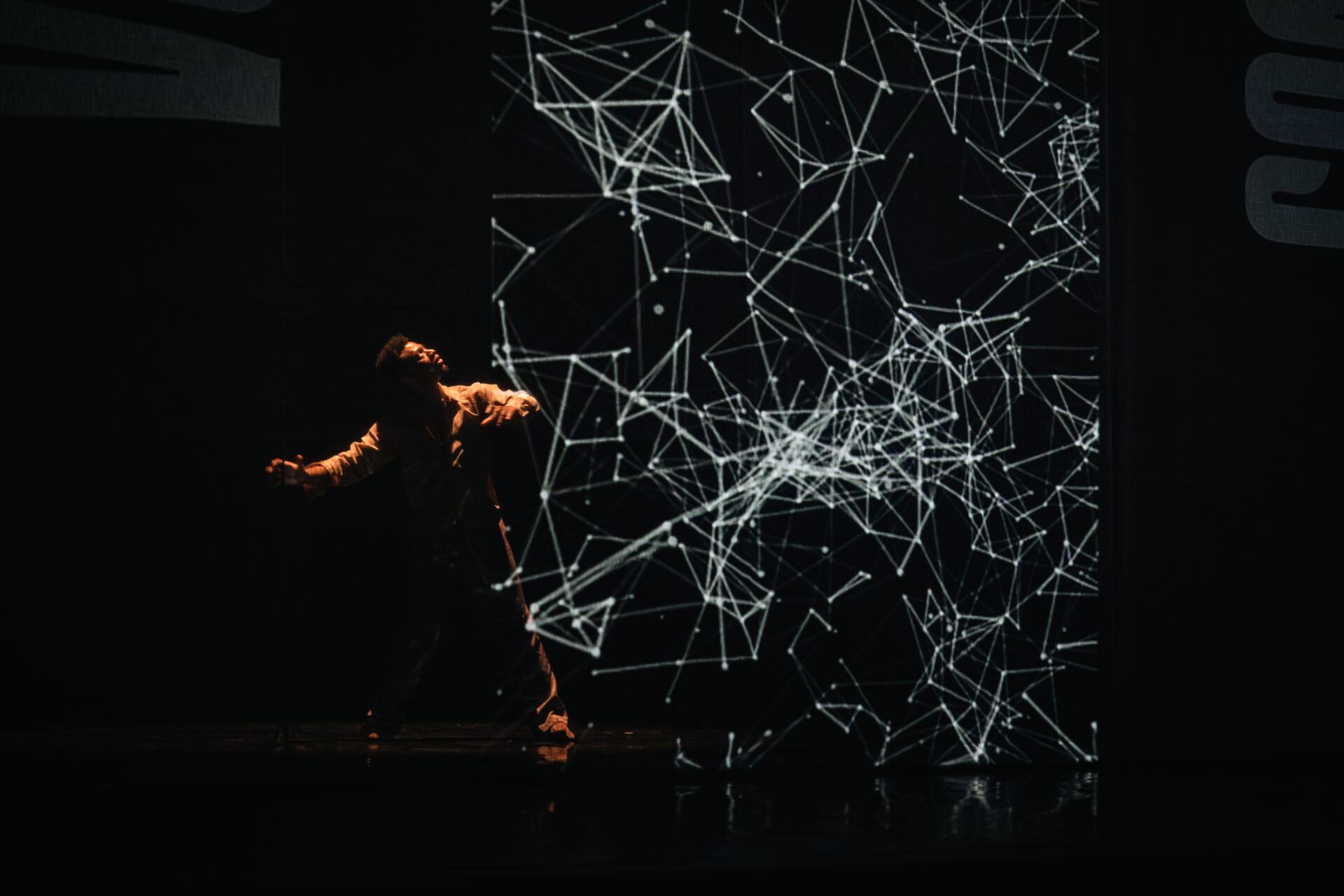 Turnê do Balé Teatro Guaíra leva dança contemporânea a Arapongas e Jacarezinho