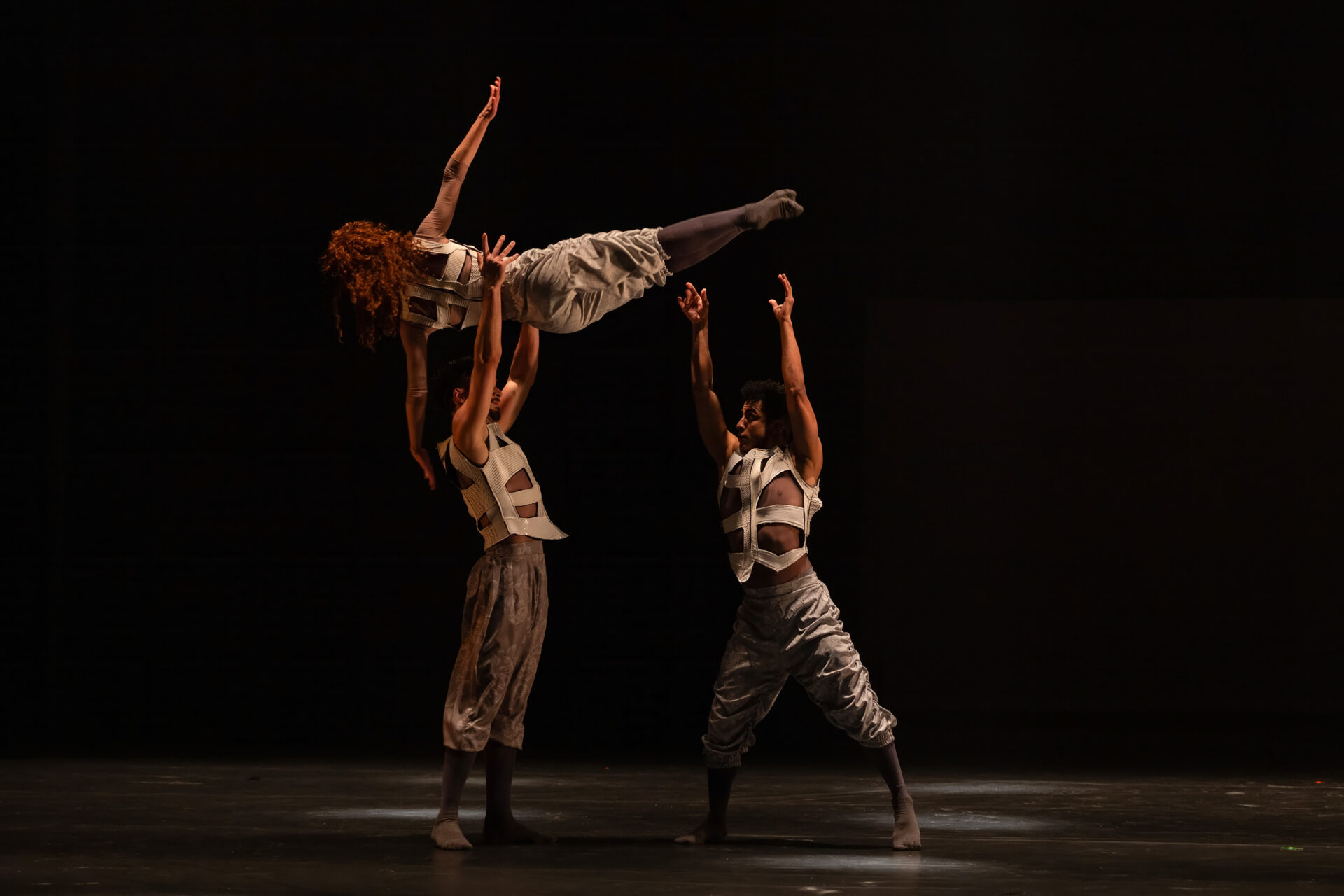 Turnê do Balé Teatro Guaíra leva dança contemporânea a Arapongas e Jacarezinho