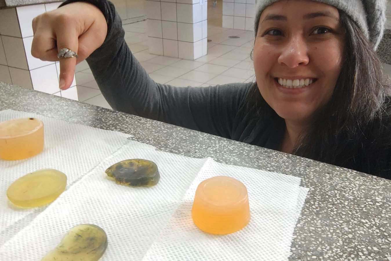 Alunos do Paraná chegam à semifinal de competição com projeto de sabonete antipulgas