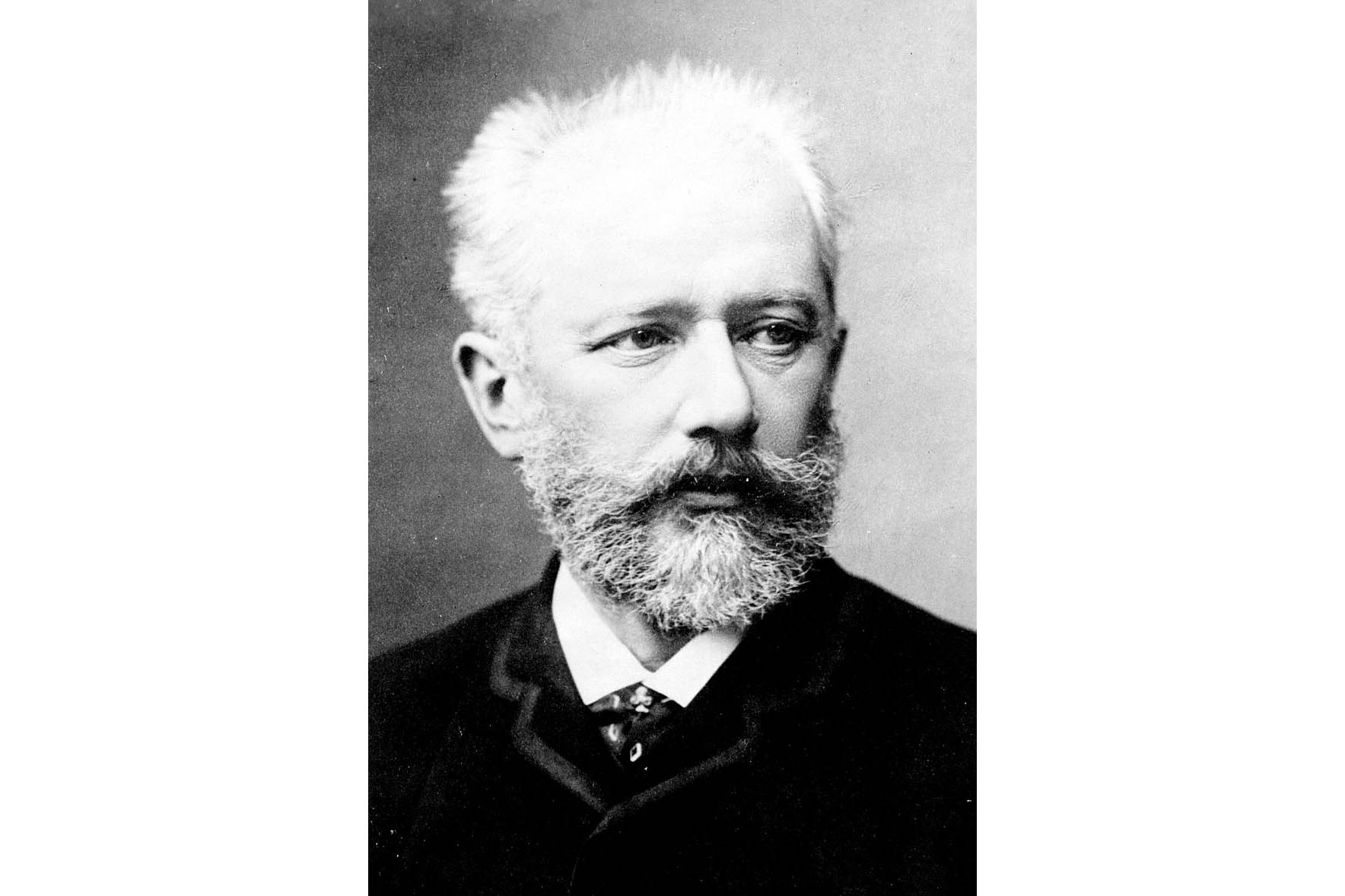 Orquestra Sinfônica do Paraná leva obras de Manuel de Falla e Tchaikovsky ao Guairão no domingo