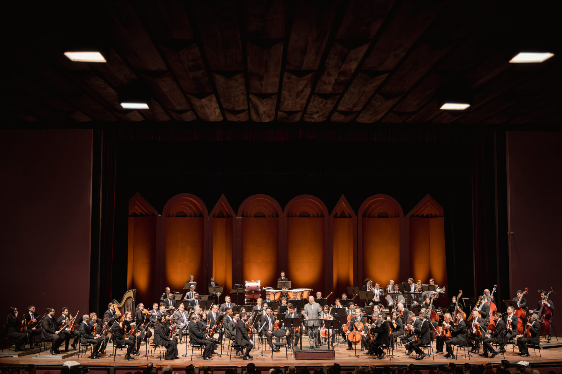 Orquestra Sinfônica do Paraná leva obras de Manuel de Falla e Tchaikovsky ao Guairão no domingo