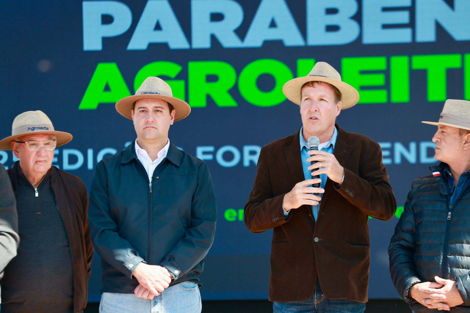 Ratinho Junior anuncia conclusão da pavimentação de Castro ao distrito do Socavão