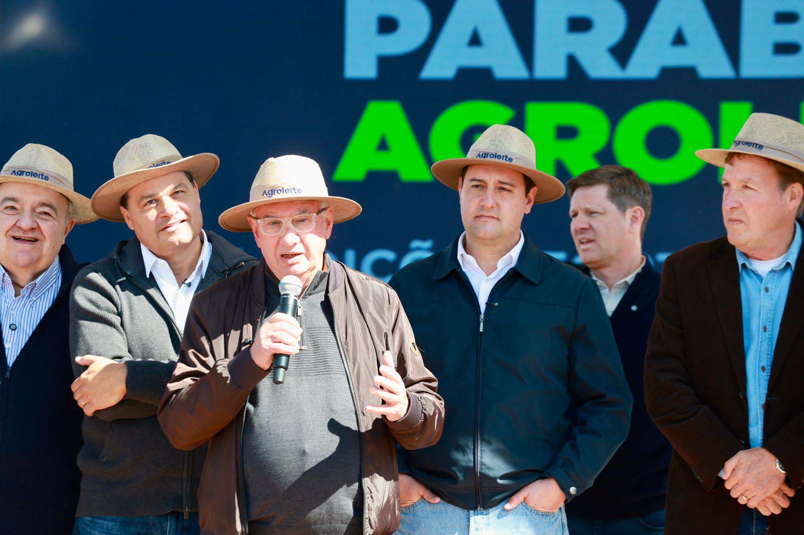 Ratinho Junior anuncia conclusão da pavimentação de Castro ao distrito do Socavão