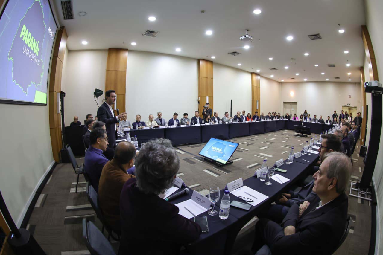 Ratinho Junior apresenta avanços do Paraná a associação de incorpordores imobiliários