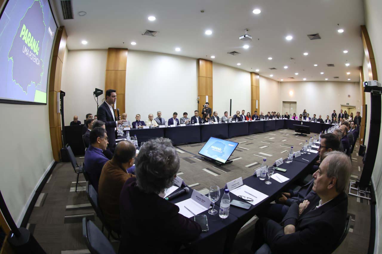 Ratinho Junior apresenta avanços do Paraná a associação de incorpordores imobiliários