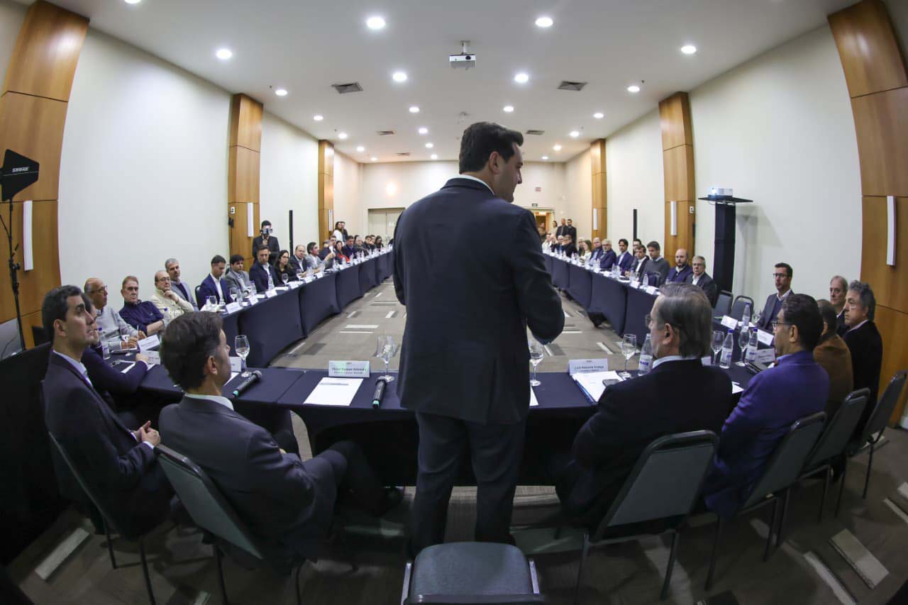 Ratinho Junior apresenta avanços do Paraná a associação de incorpordores imobiliários