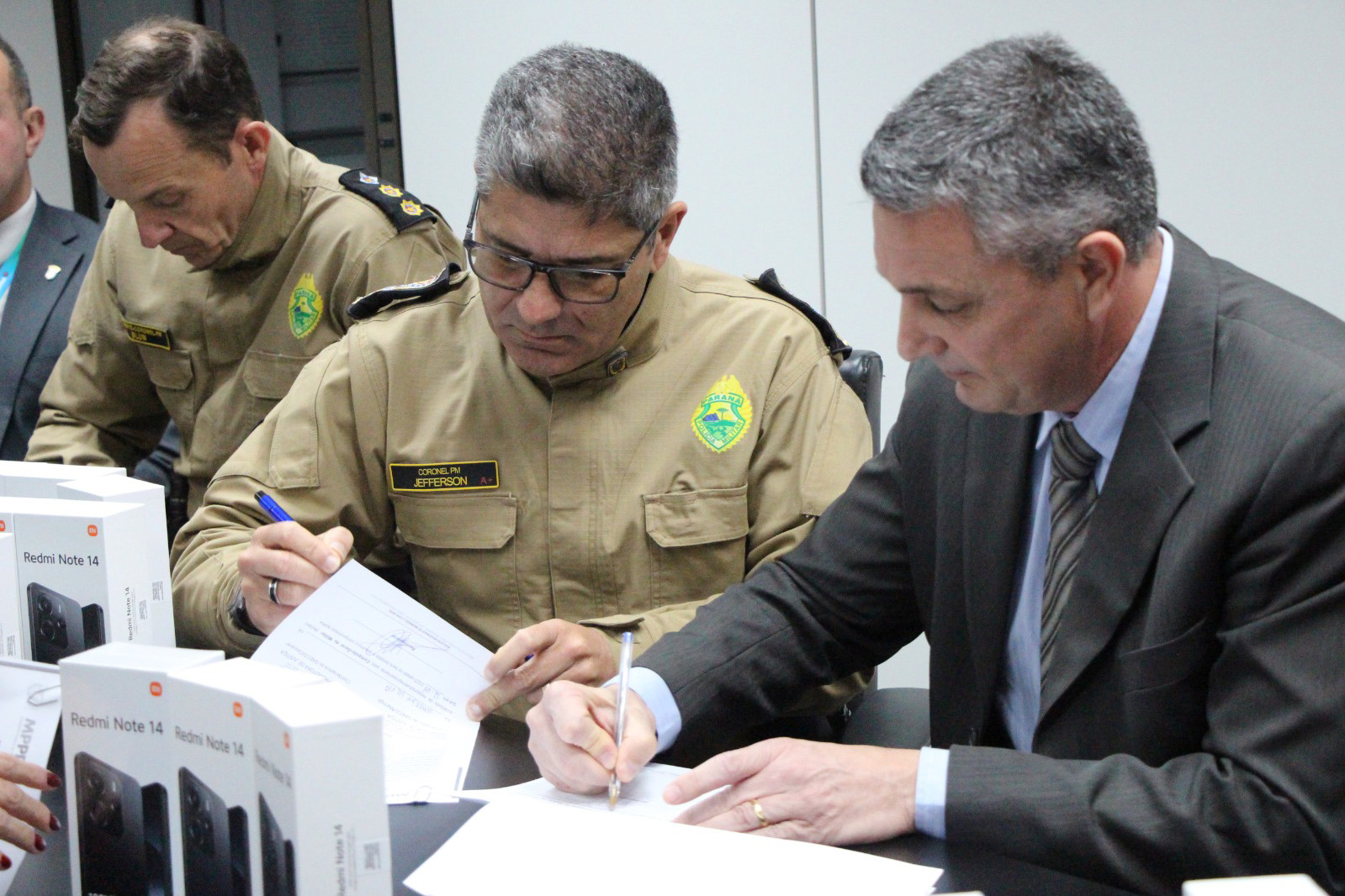 PMPR recebe 1,3 mil celulares apreendidos pelo Gaeco para reforçar o atendimento do 190