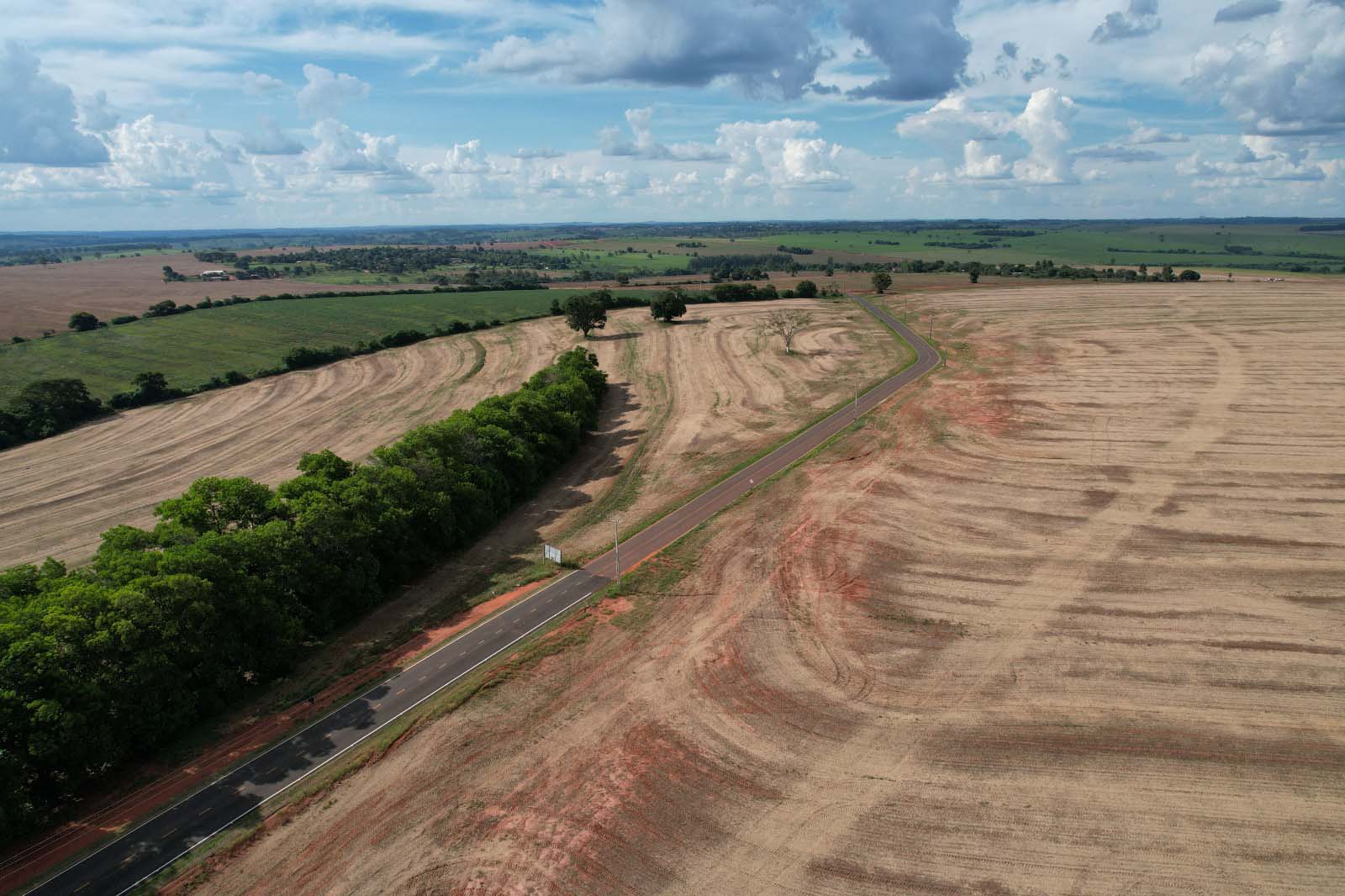 Estado investe R$ 5,9 milhões e pavimenta estrada usada por produtores rurais de Alto Piquiri