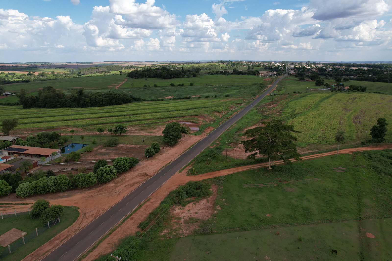 Estado investe R$ 5,9 milhões e pavimenta estrada usada por produtores rurais de Alto Piquiri