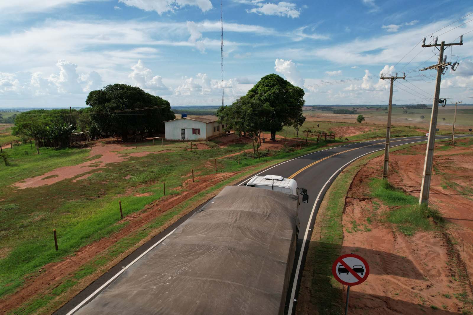 Governador inaugura pavimentação que facilitará escoamento agrícola em Alto Piquiri