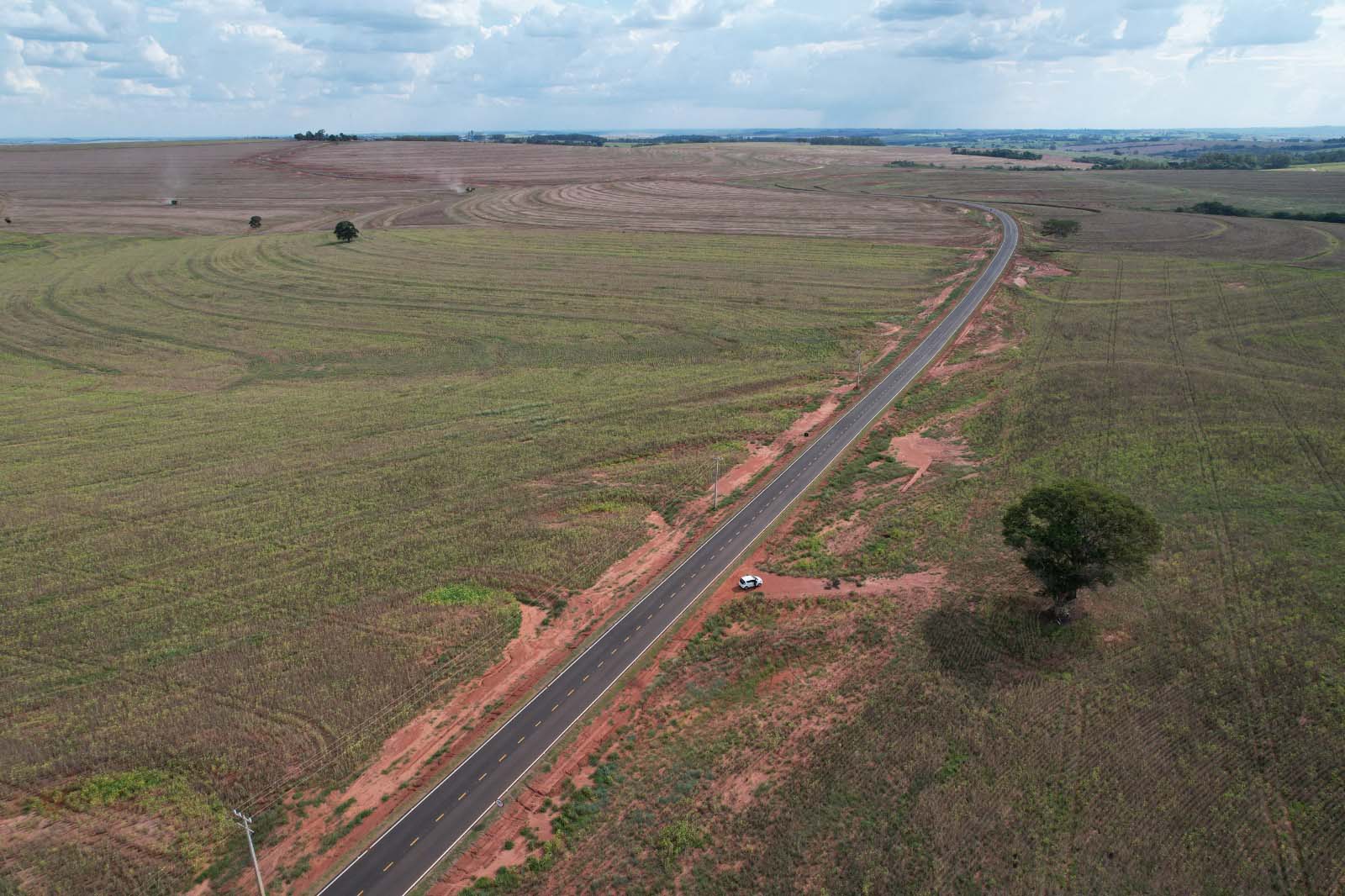 Estado investe R$ 5,9 milhões e pavimenta estrada usada por produtores rurais de Alto Piquiri