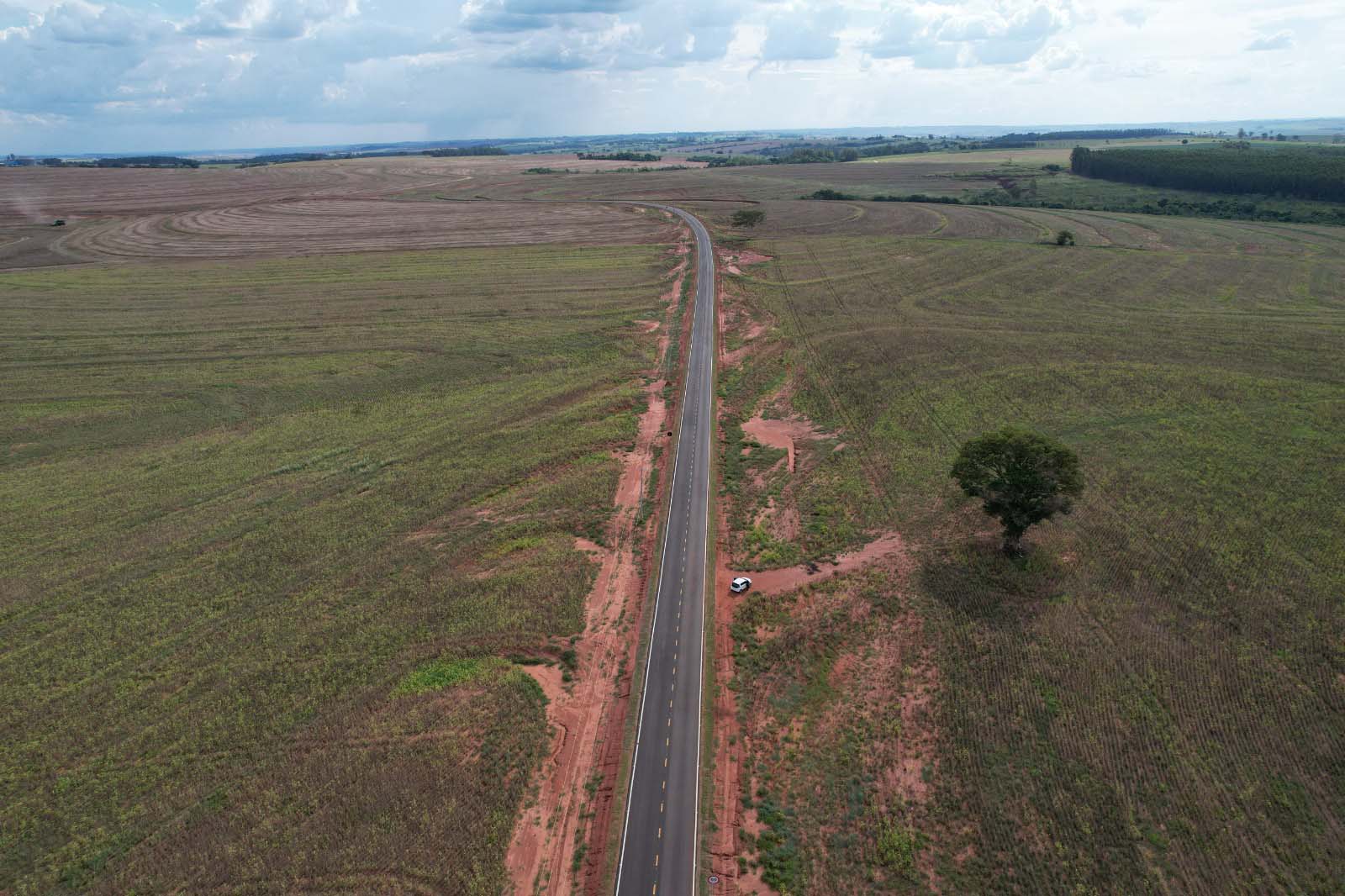 Estado investe R$ 5,9 milhões e pavimenta estrada usada por produtores rurais de Alto Piquiri