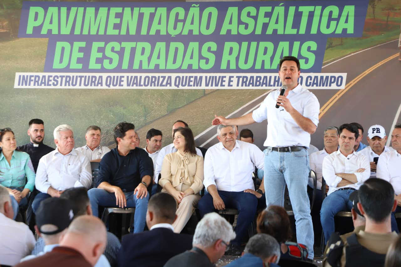 Governador inaugura pavimentação que facilitará escoamento agrícola em Alto Piquiri