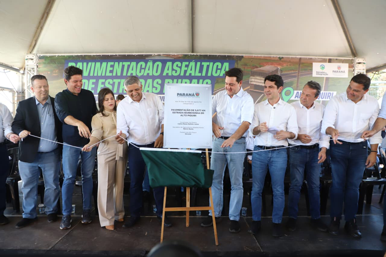 Governador inaugura pavimentação que facilitará escoamento agrícola em Alto Piquiri