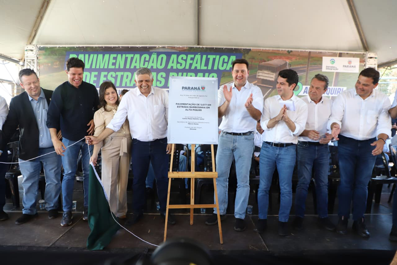 Governador inaugura pavimentação que facilitará escoamento agrícola em Alto Piquiri