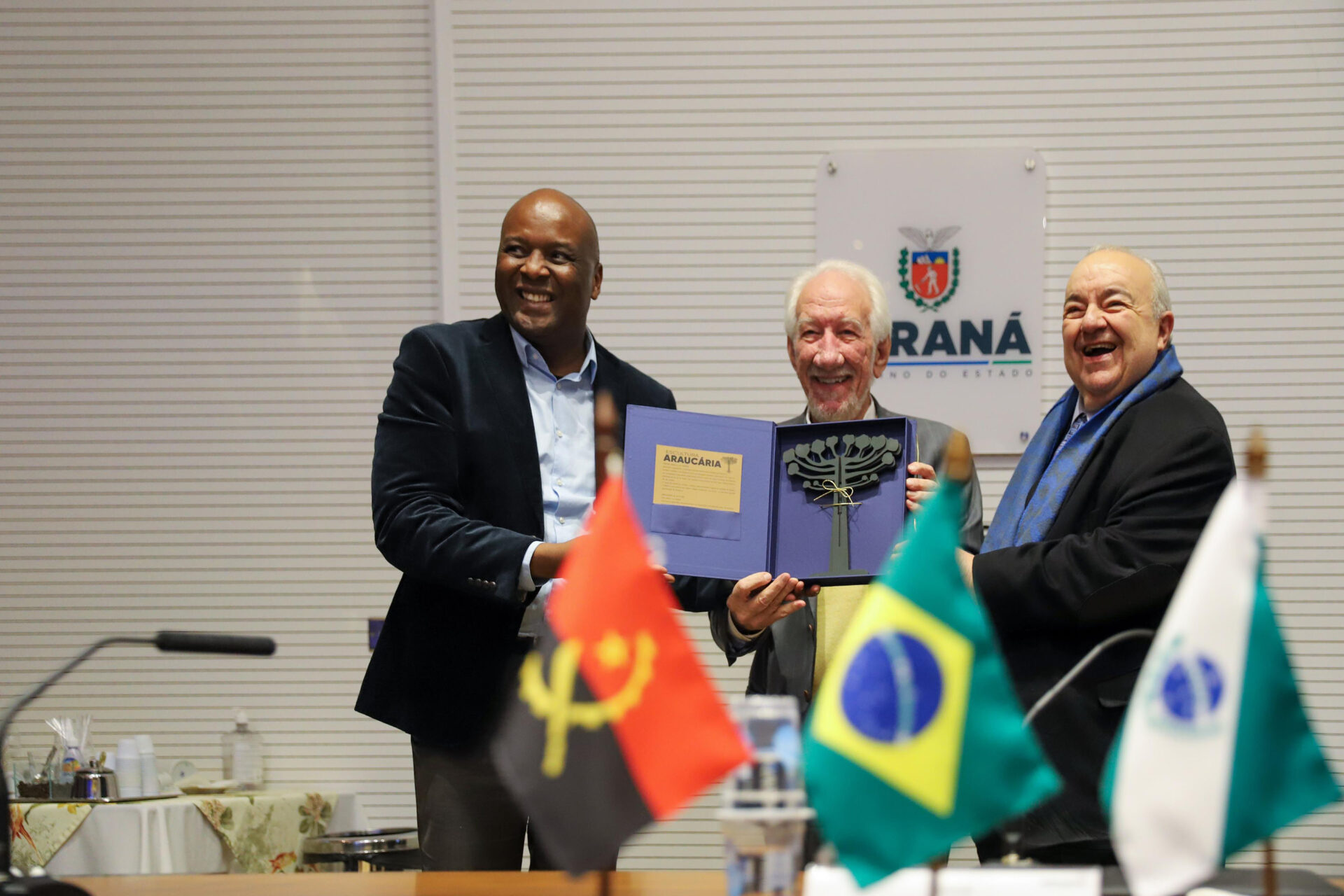 Angola e República Dominicana: Piana apresenta programas do Estado e prospecta parcerias