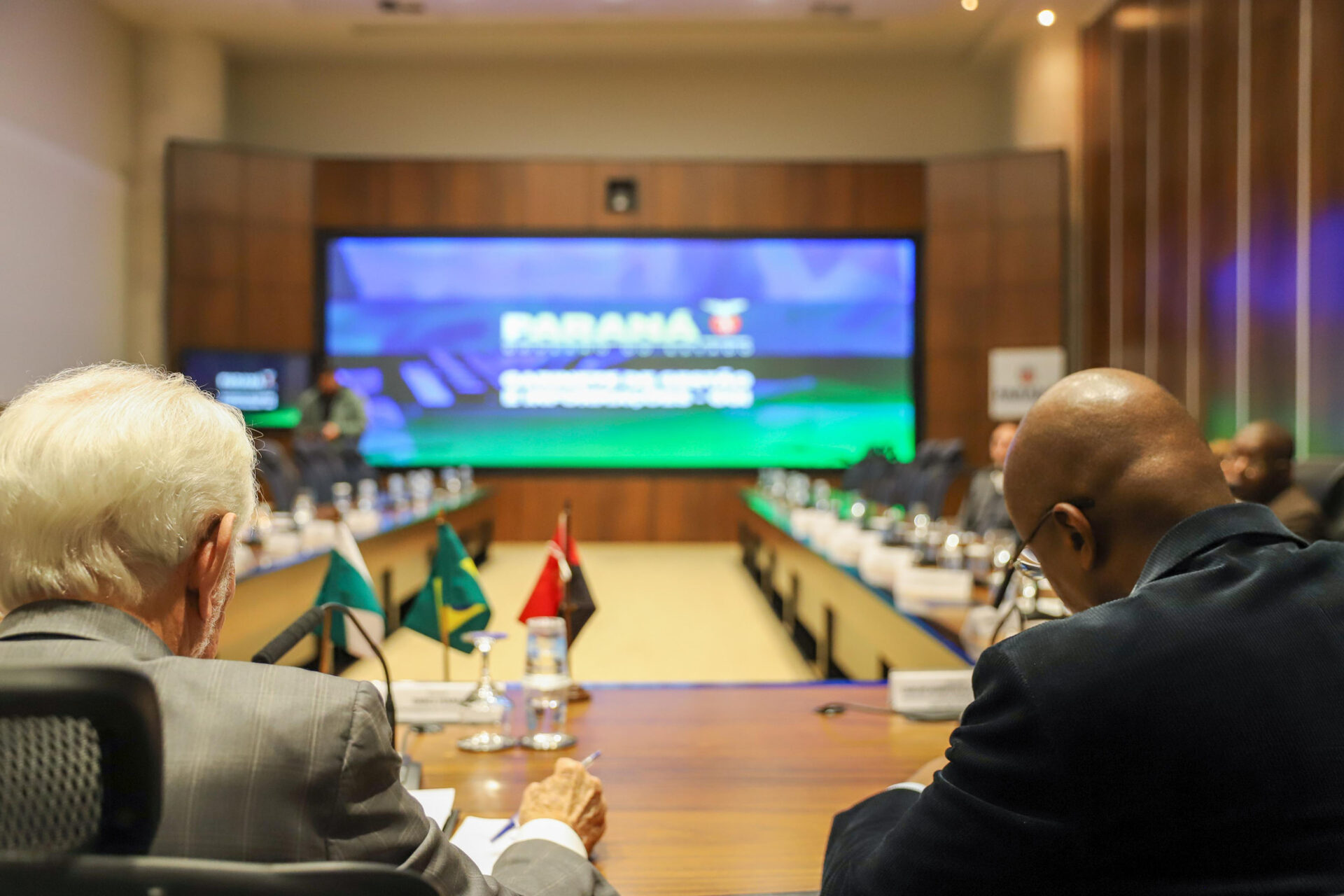 Angola e República Dominicana: Piana apresenta programas do Estado e prospecta parcerias
