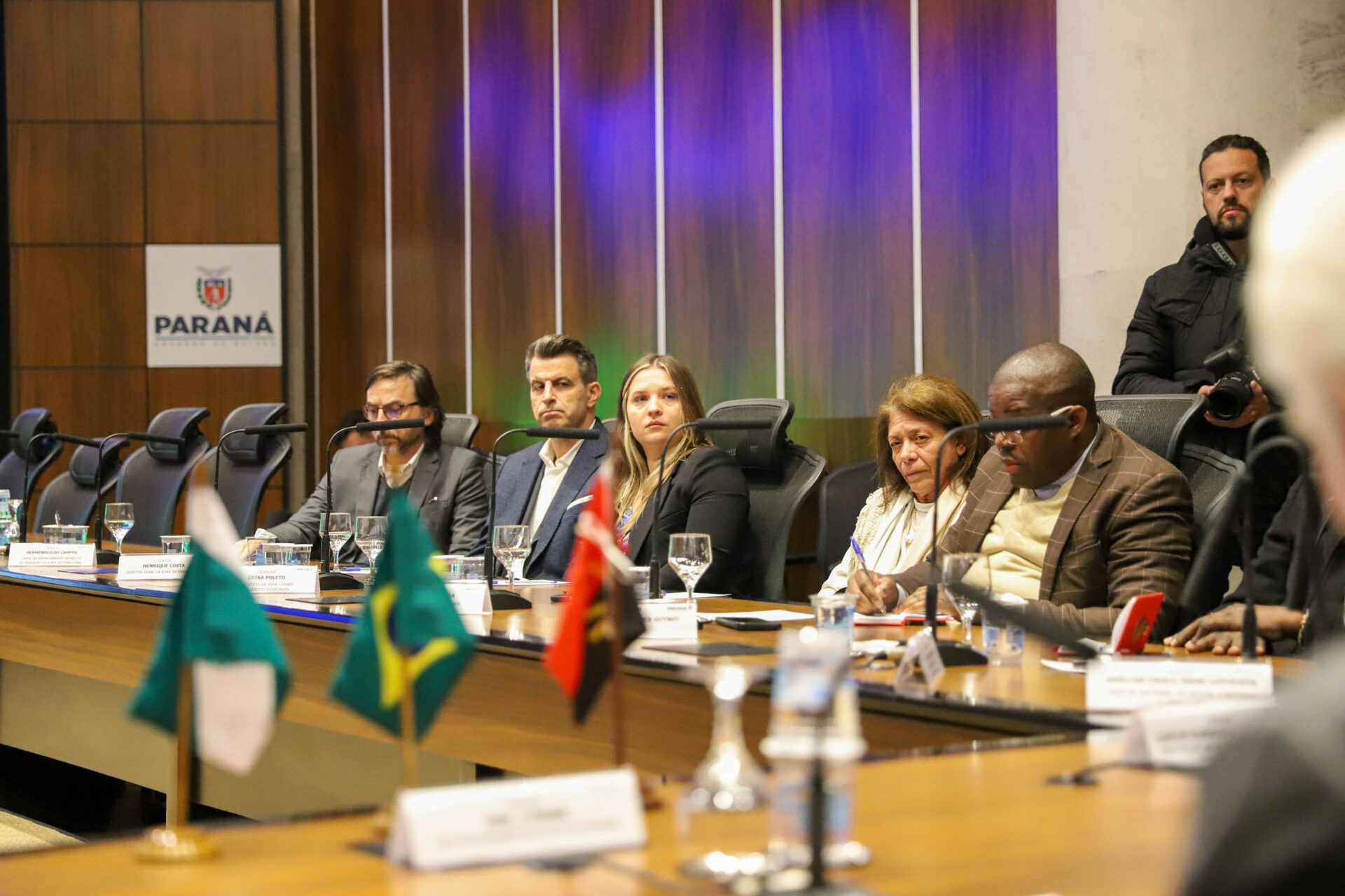 Angola e República Dominicana: Piana apresenta programas do Estado e prospecta parcerias