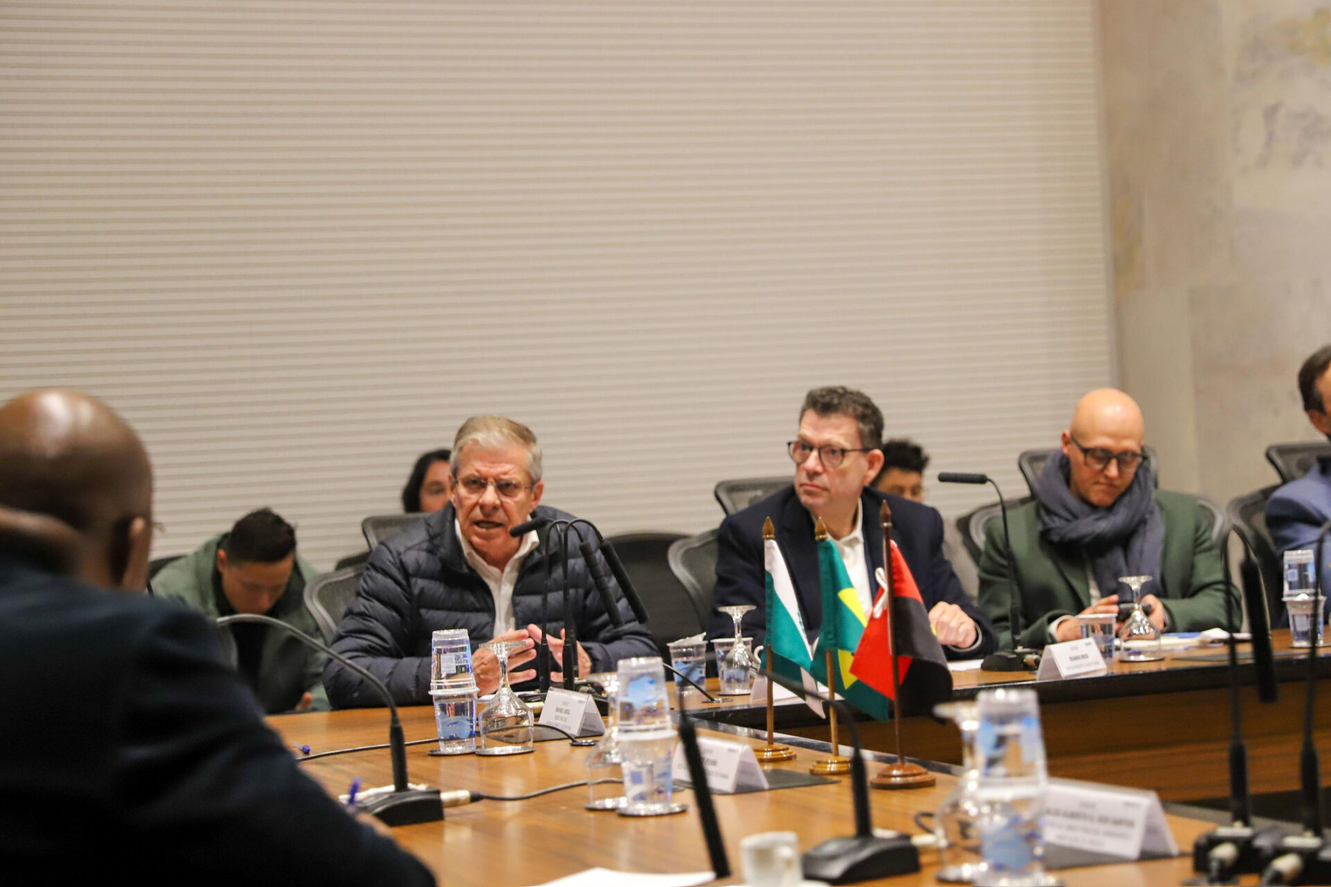 Angola e República Dominicana: Piana apresenta programas do Estado e prospecta parcerias