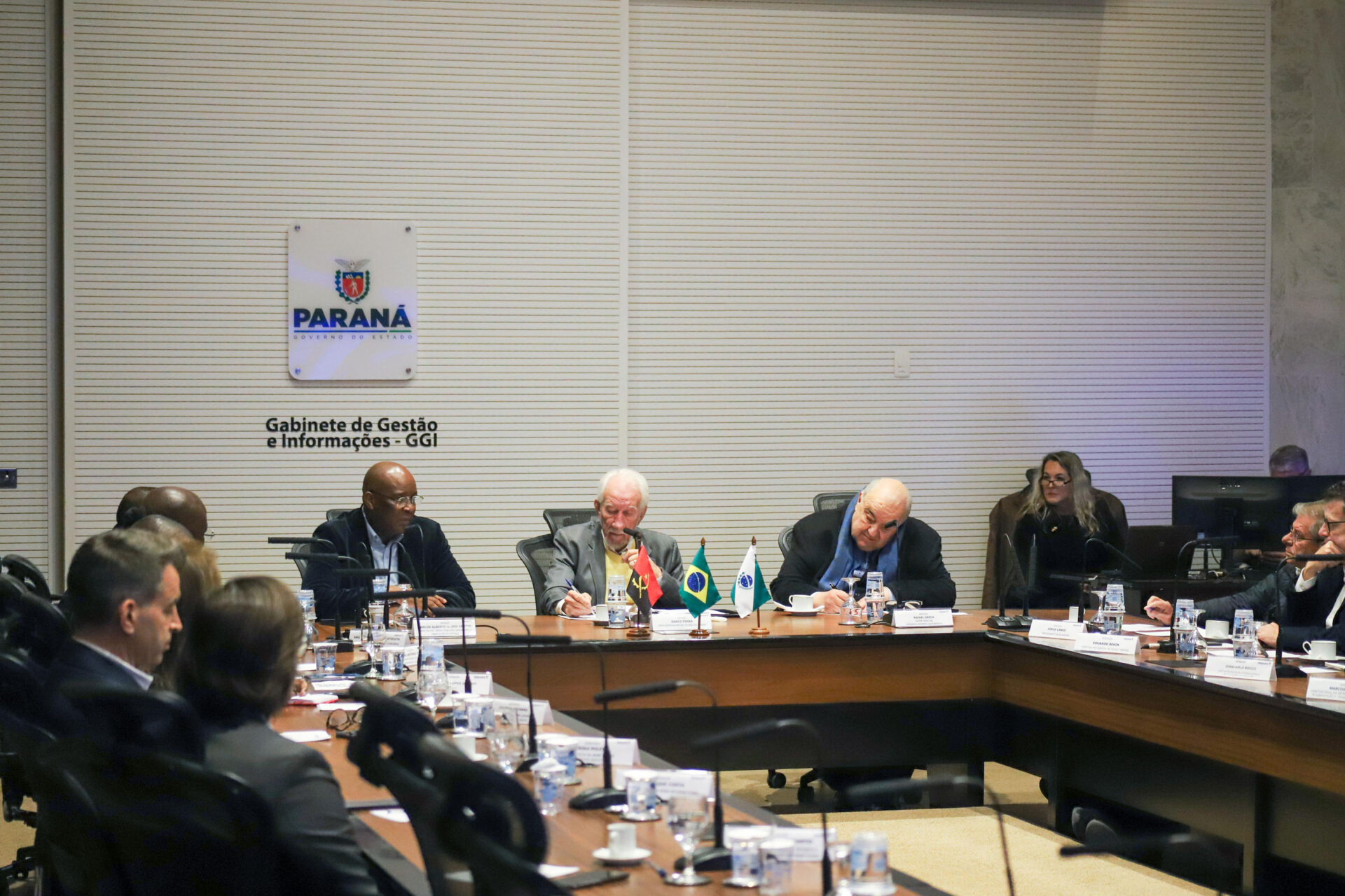 Angola e República Dominicana: Piana apresenta programas do Estado e prospecta parcerias