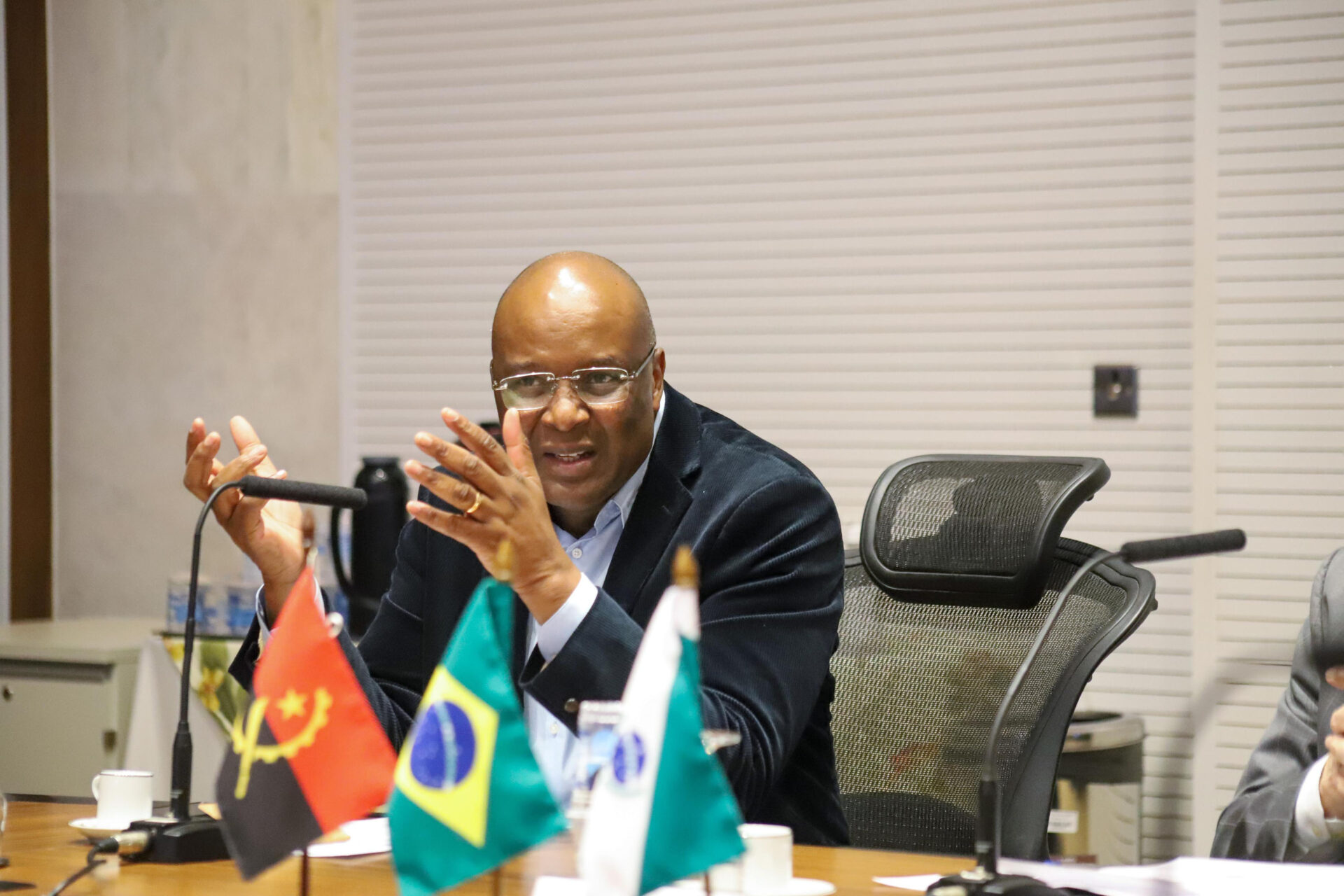 Angola e República Dominicana: Piana apresenta programas do Estado em agendas internacionais