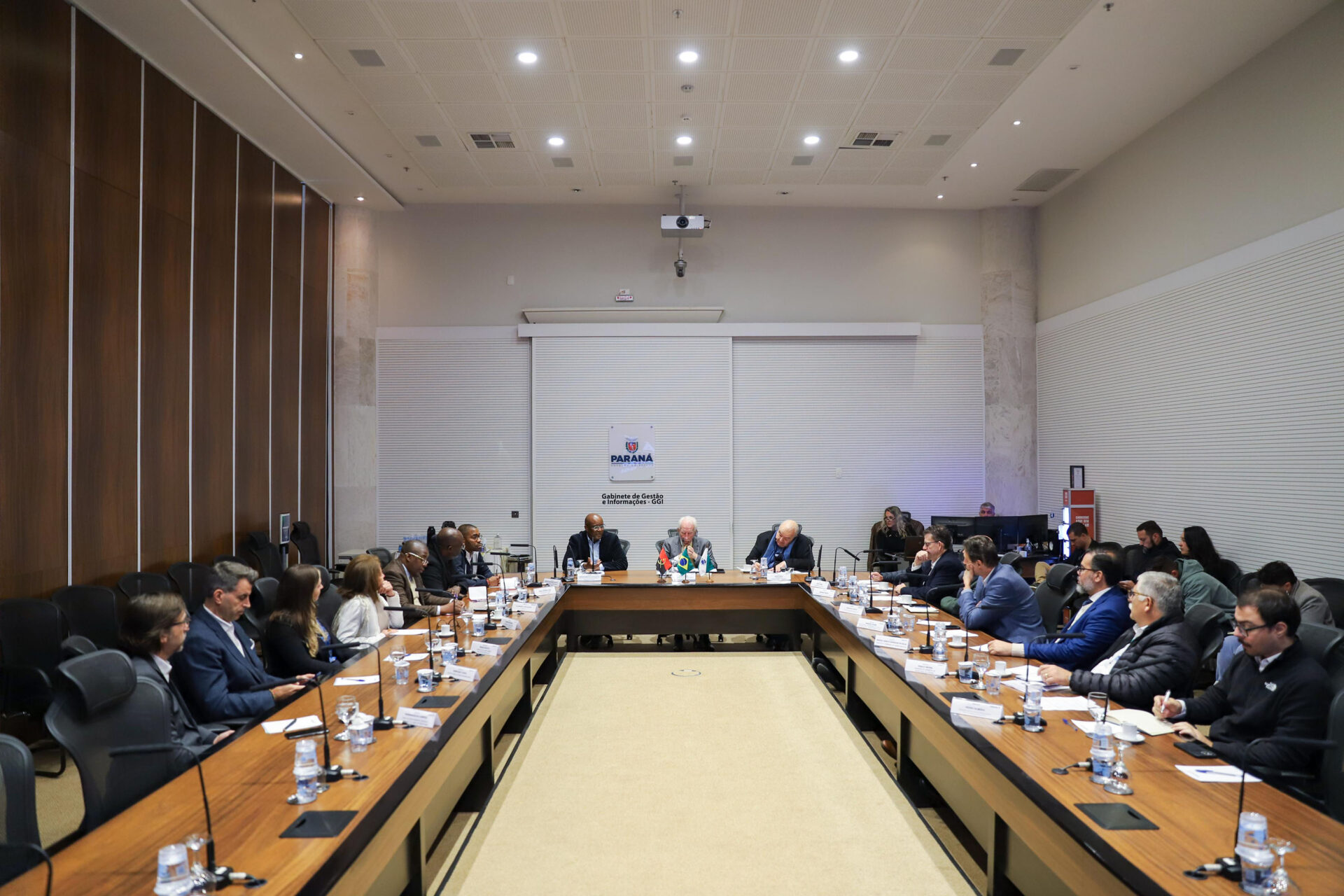 Angola e República Dominicana: Piana apresenta programas do Estado em agendas internacionais
