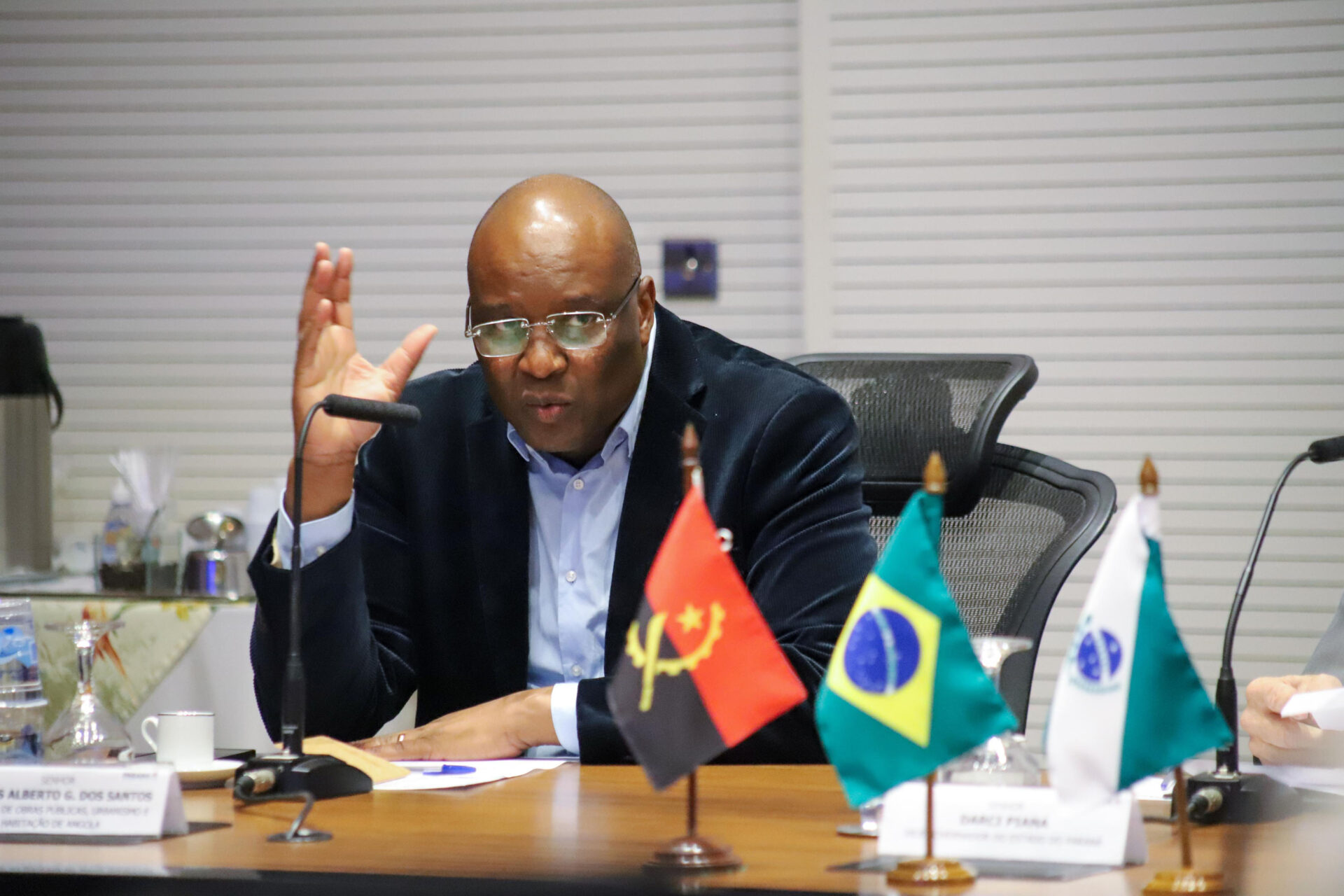 Angola e República Dominicana: Piana apresenta programas do Estado e prospecta parcerias