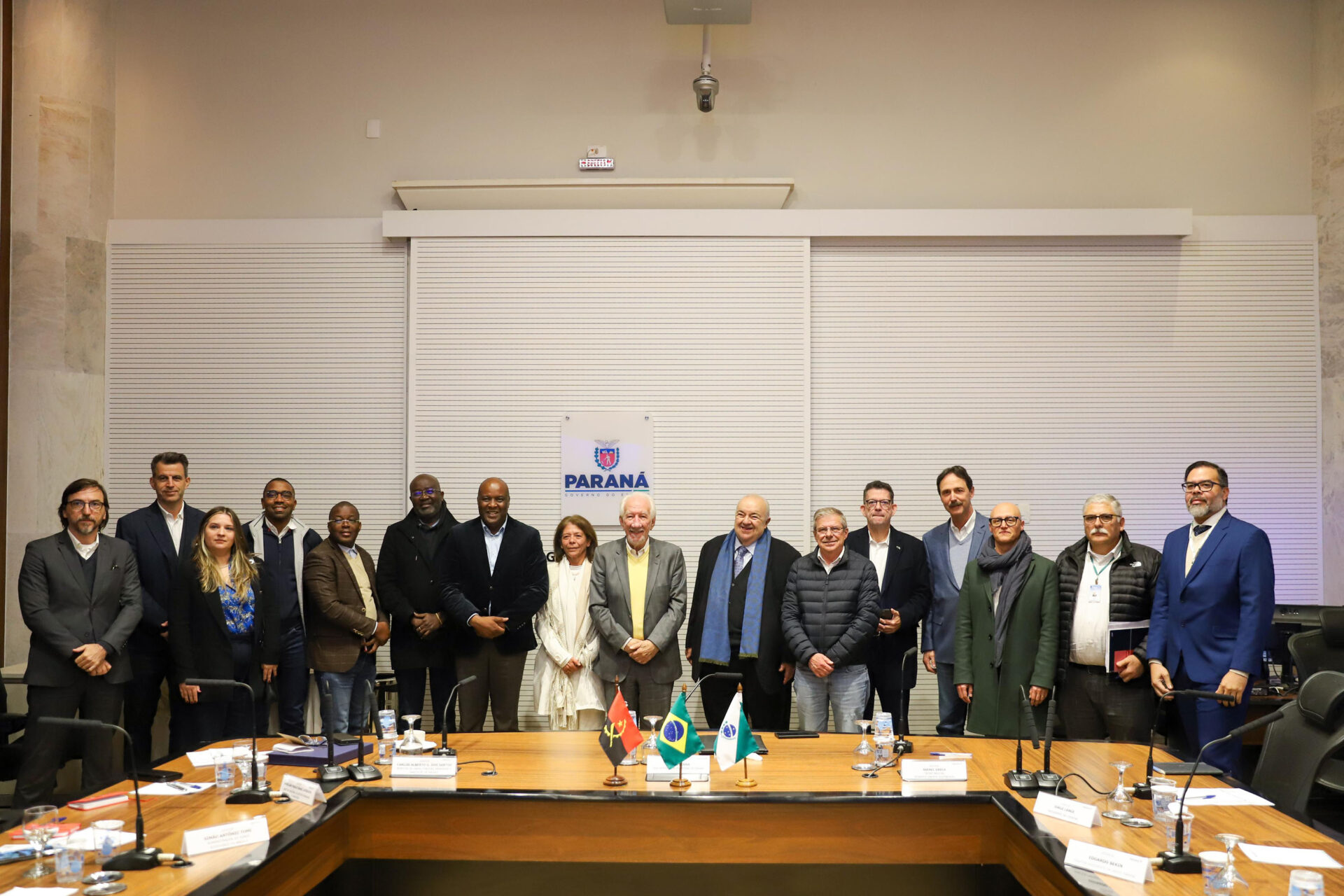 Angola e República Dominicana: Piana apresenta programas do Estado e prospecta parcerias