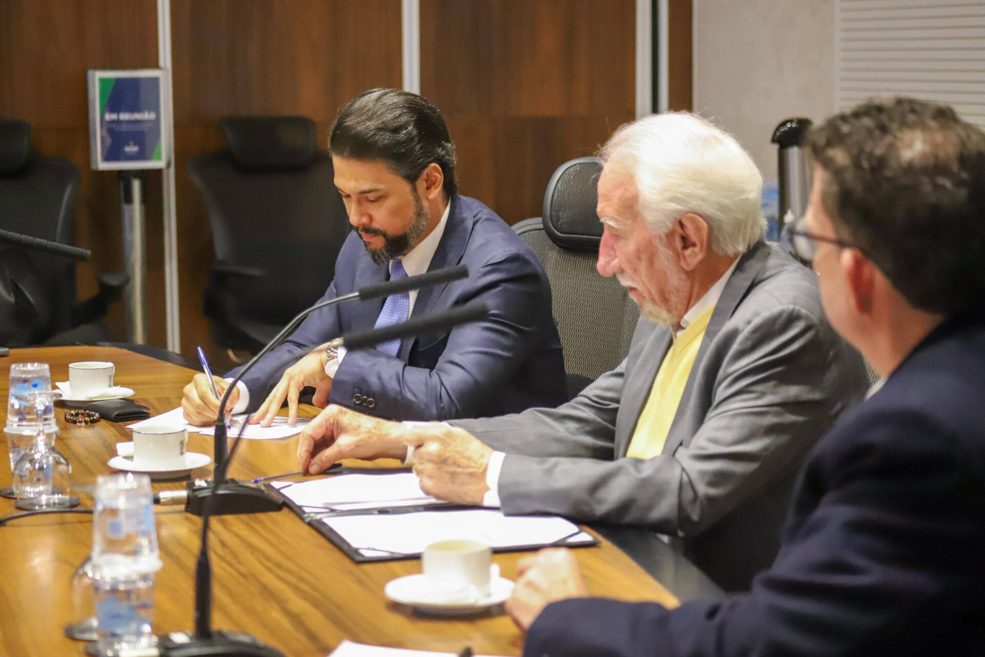 Angola e República Dominicana: Piana apresenta programas do Estado e prospecta parcerias