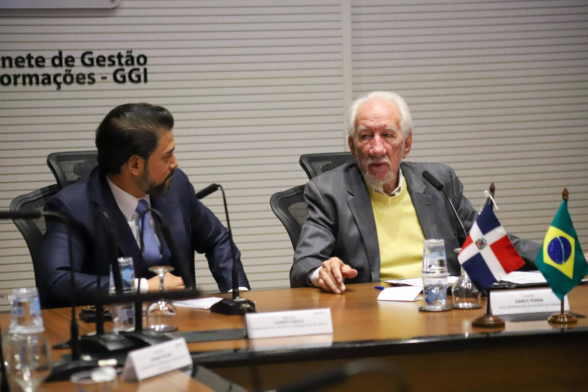 Angola e República Dominicana: Piana apresenta programas do Estado e prospecta parcerias